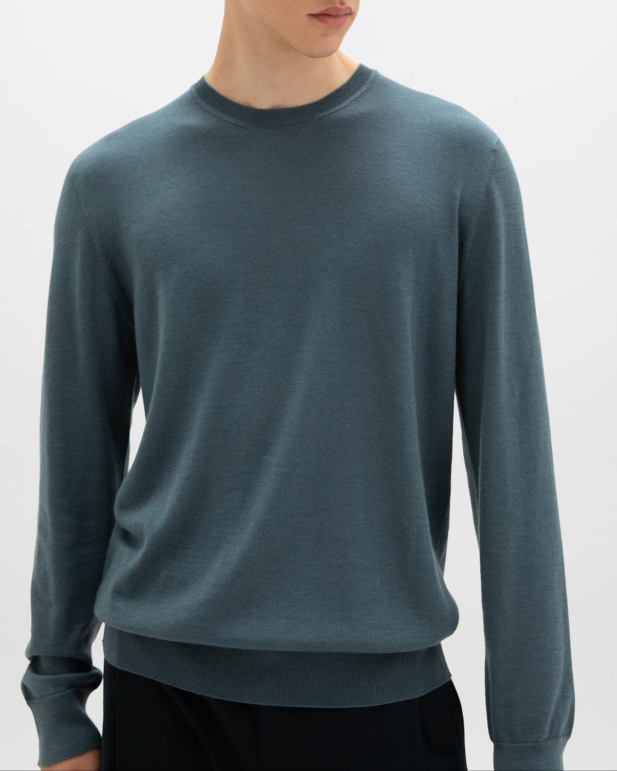 Johnstons of Elgin AW24 Men's Knitwear Slate Merino Round Neck Jumper KDI00702SD5245