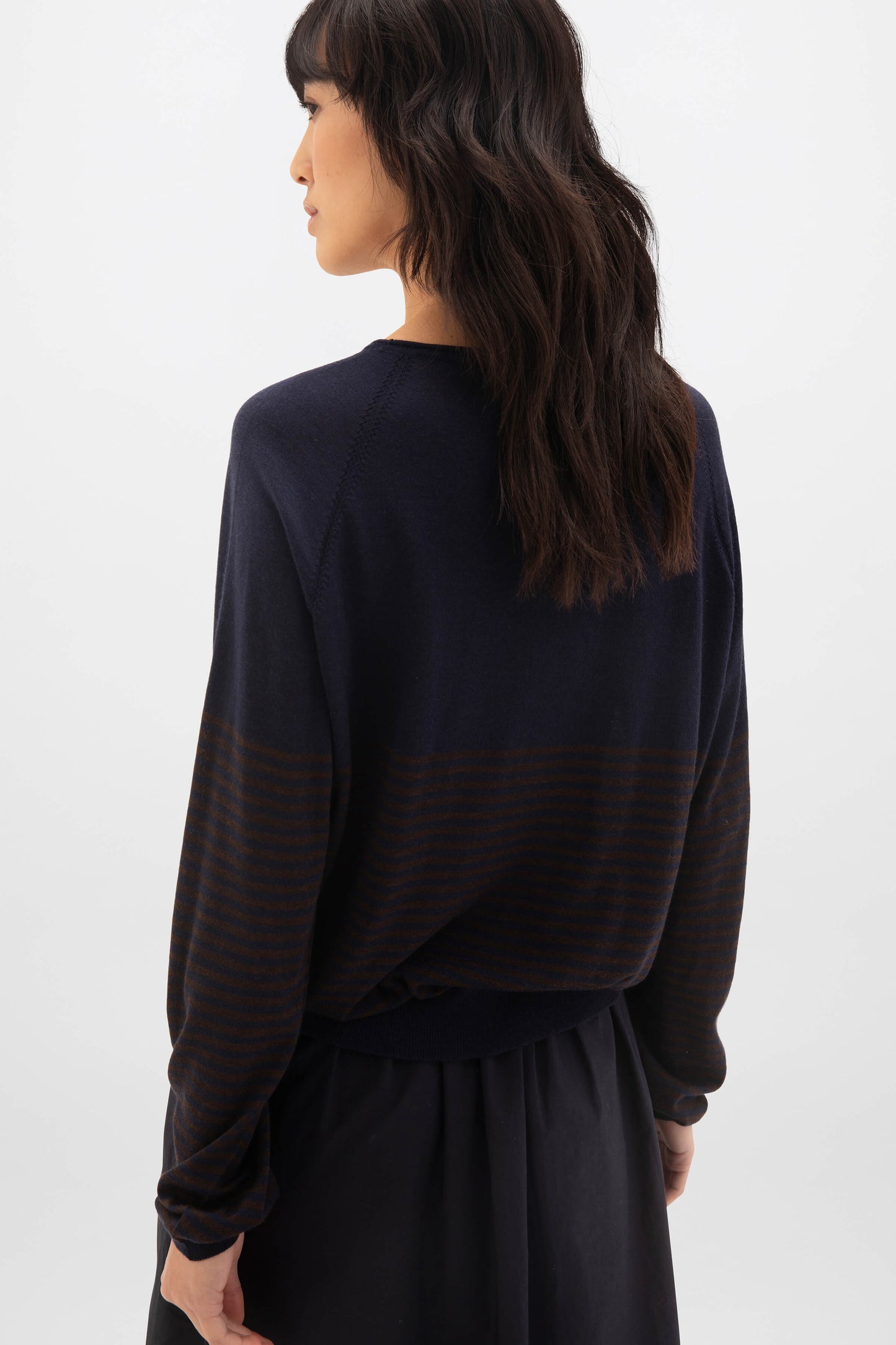 Johnstons of Elgin SS24 Women's Knitwear Dark Navy & Peat Superfine Merino Bateau Stripe Sweater KDI00710Q23958
