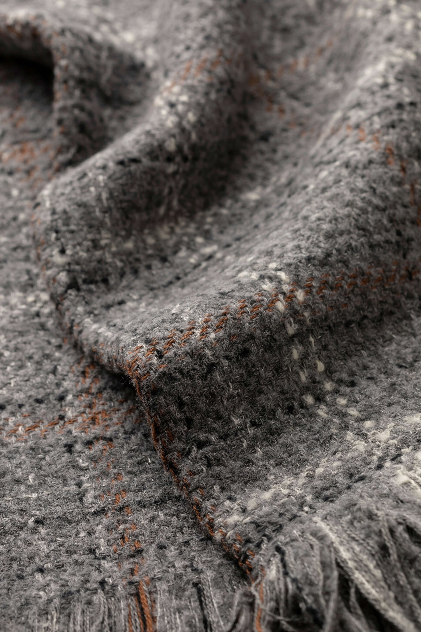 Johnstons of Elgin AW25 Woven Accessories Grey Texture Cape Details TB000748RU7663ONE