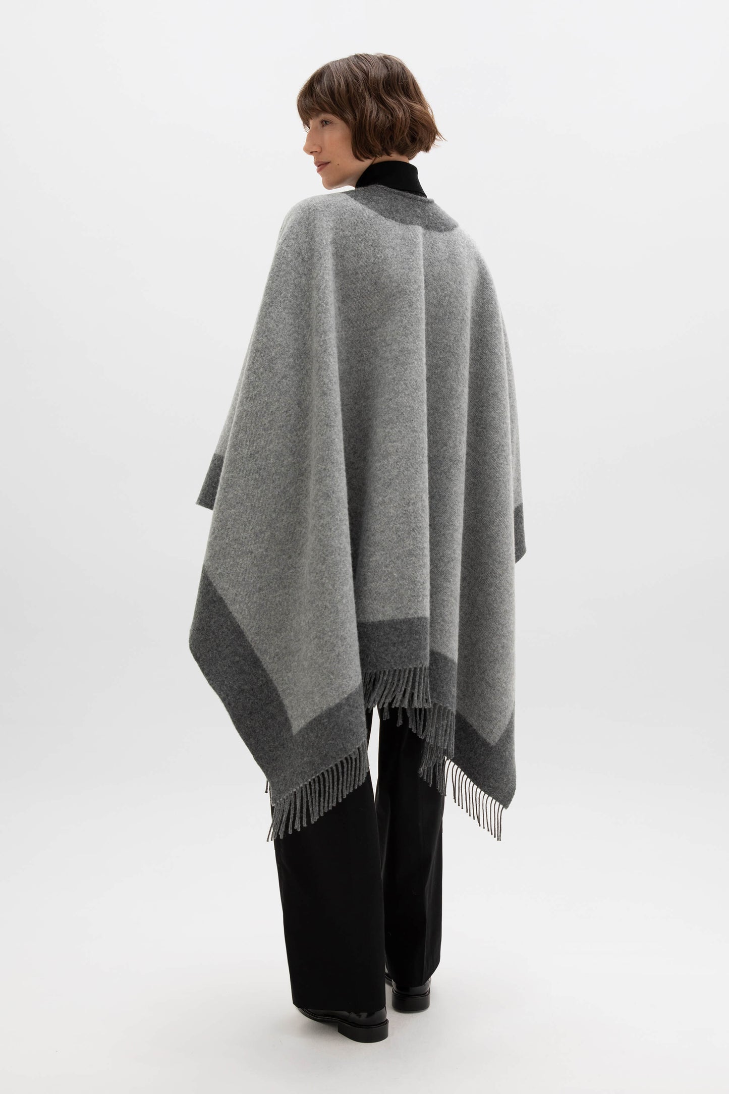 Johnstons of Elgin AW24 Woven Accessory Grey Contrast Border Merino Cape TD000230RU7369ONE