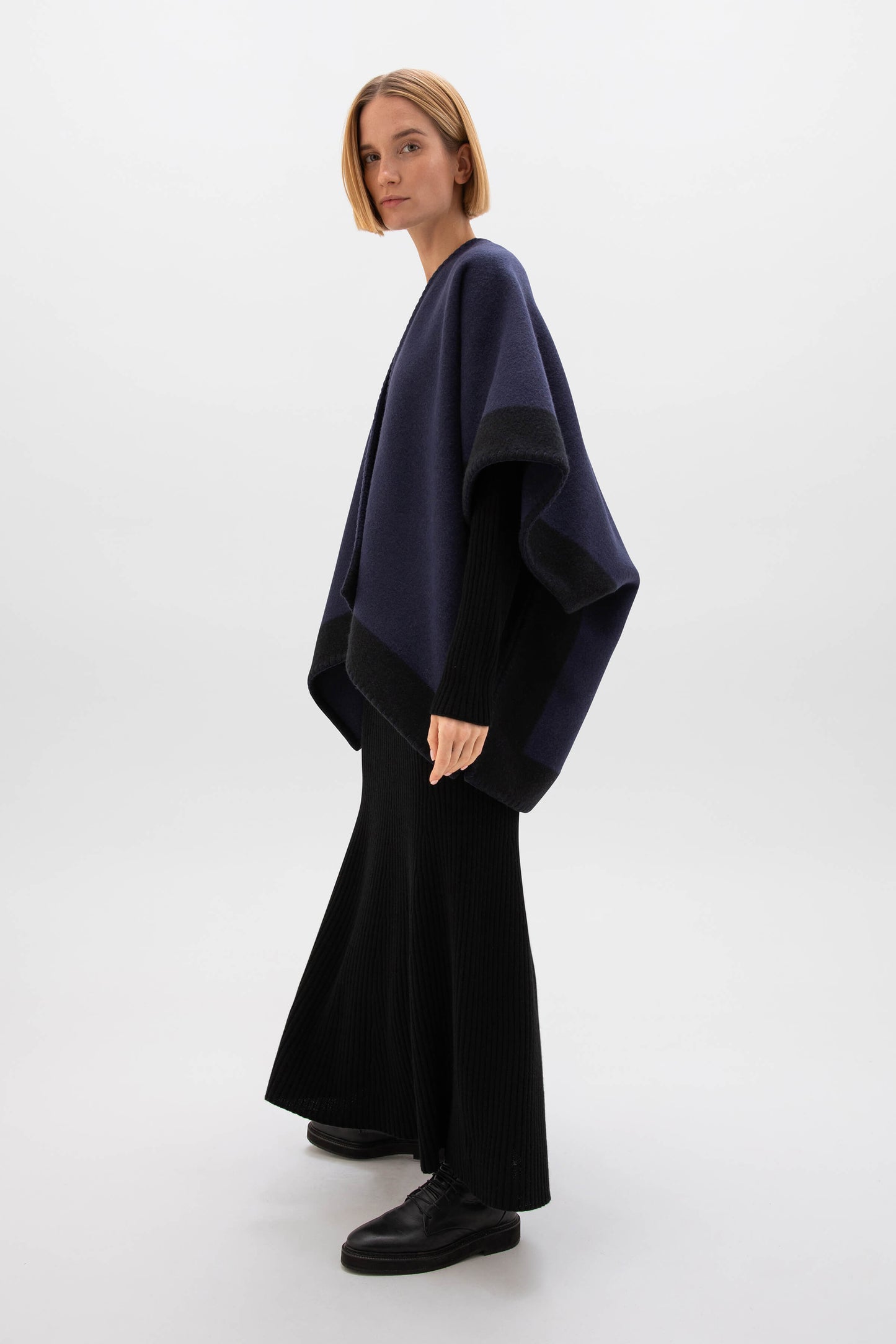 Johnstons of Elgin AW24 Woven Accessory Navy & Black Blanket Stitched Cape TD000442RU7537ONE