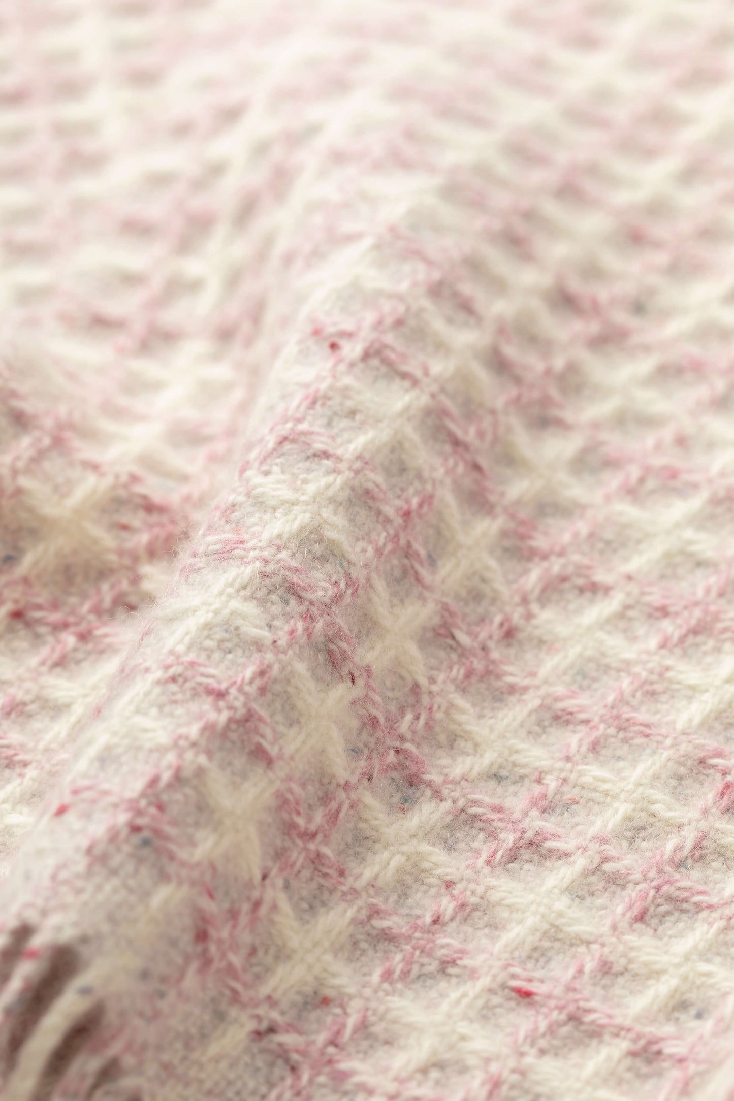 Johnstons of Elgin 2024 Baby Blanket Collection Pink Donegal Cashmere Baby Blanket WA001955RU7541ONE