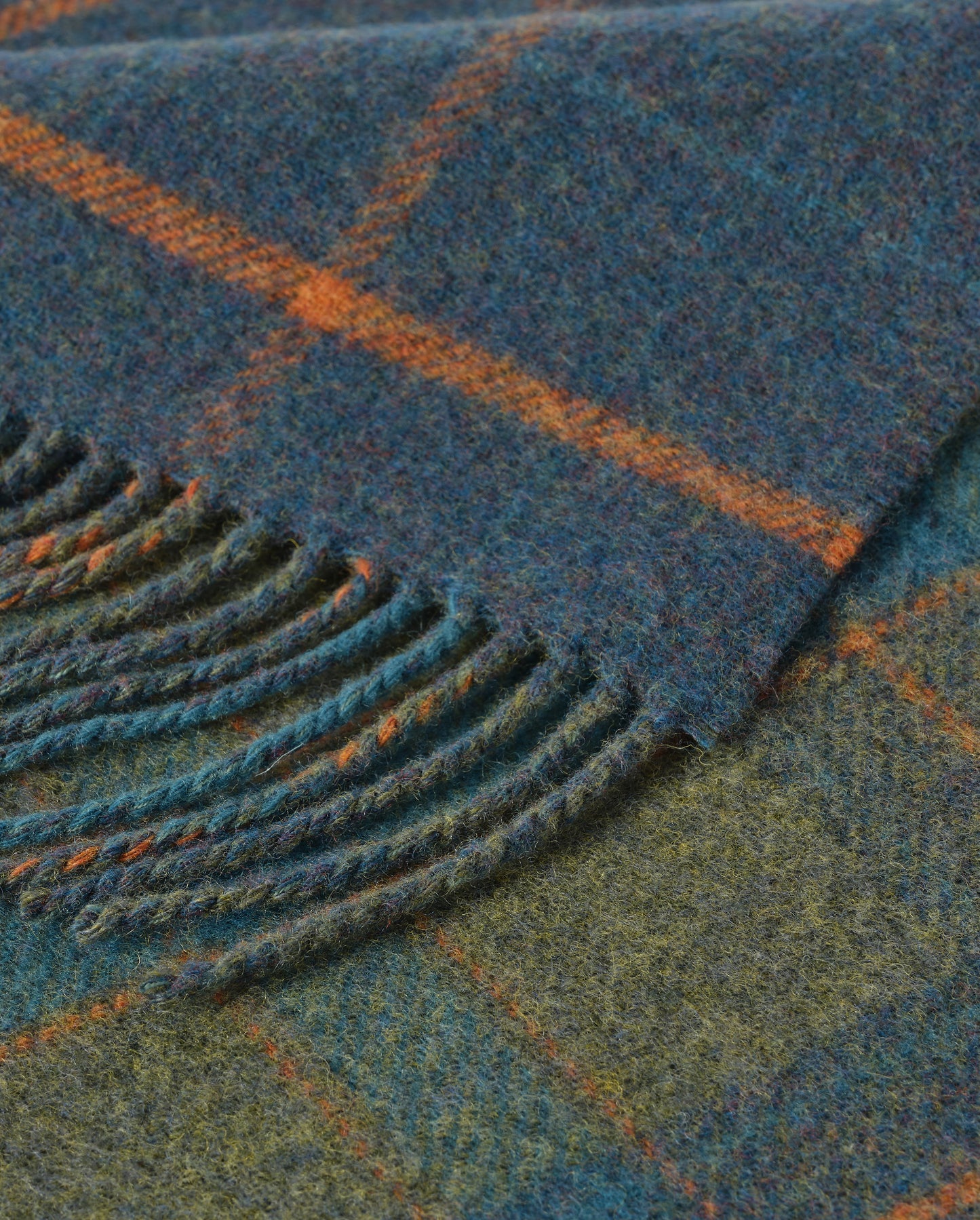 Johnstons of Elgin Blanket Collection Bright & Dark Check Double Face Lambswool Throw WD000021RU6315N/A