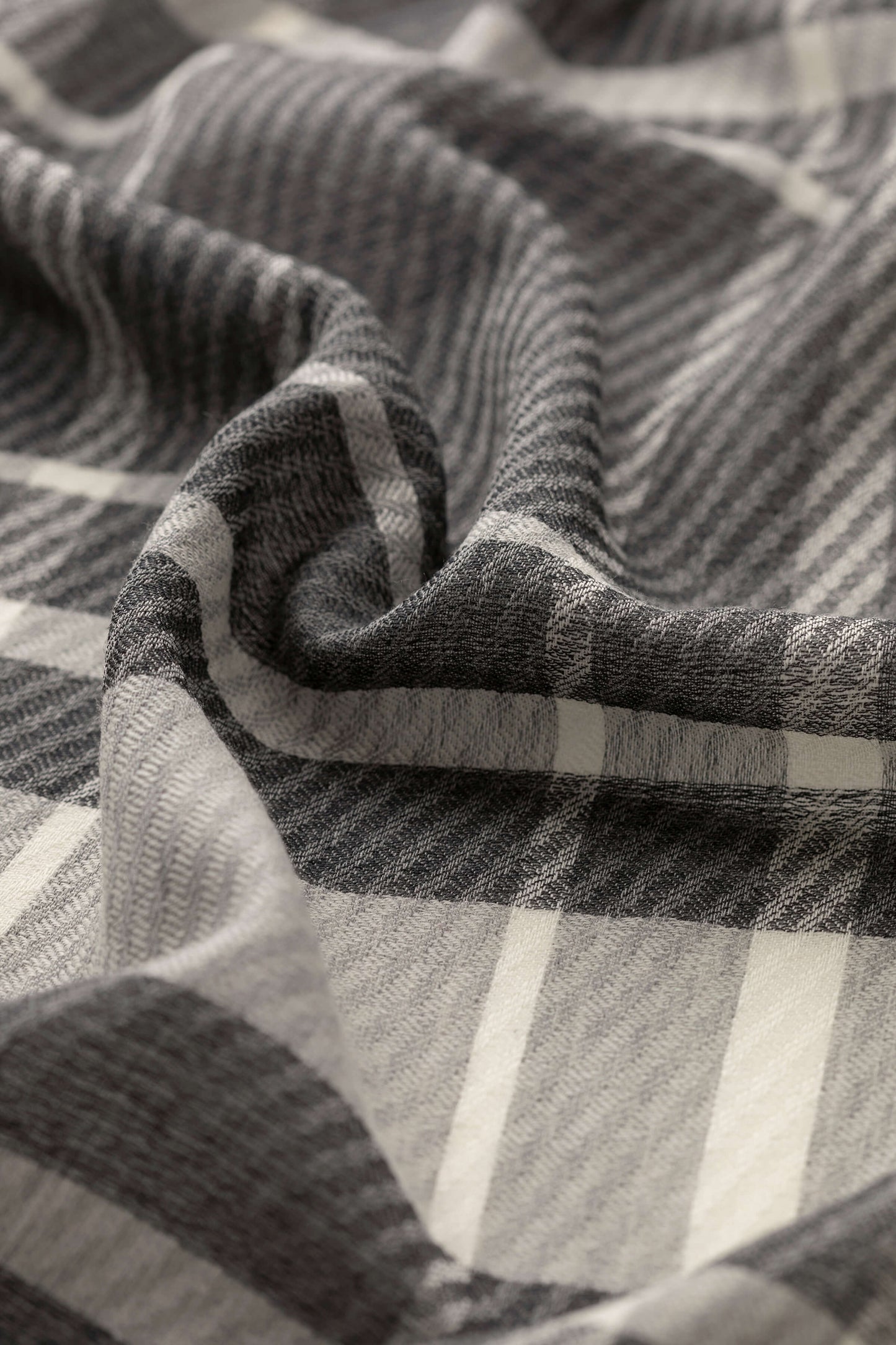 Johnstons of Elgin AW25 Woven Accessories Grey Twill Check Scarf WDC01519RU7689ONE