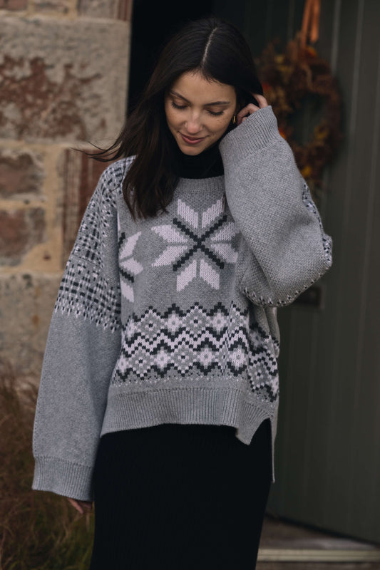 Johnstons of Elgin AW24 Christmas Collection Silver, Luna, and carbon Grey Cashmere Snowflake Sweater KAC05054Q25064