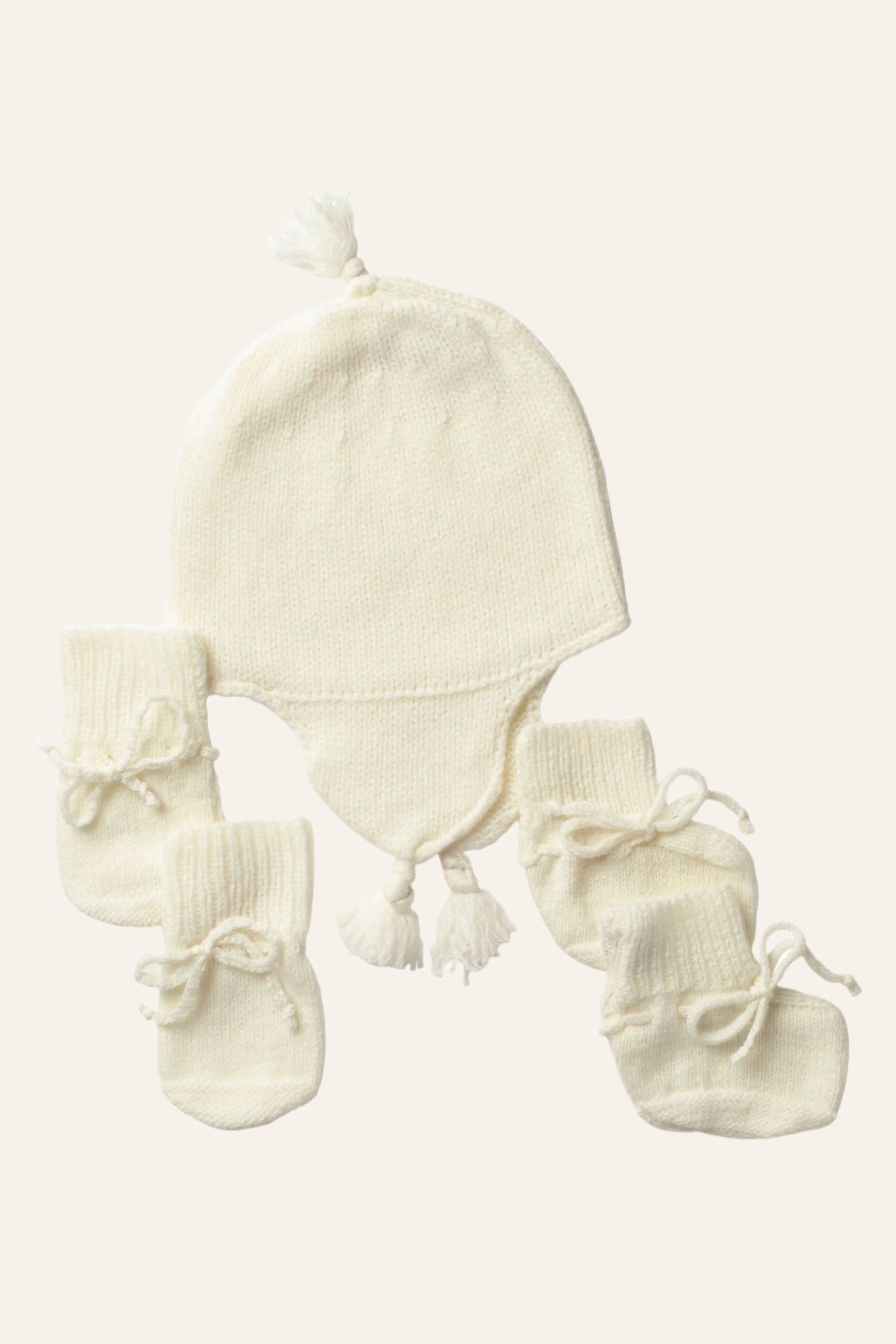 Johnstons of Elgin’s Baby's 1st Cashmere Accessories Gift Set with White AW21GIFTSET20A