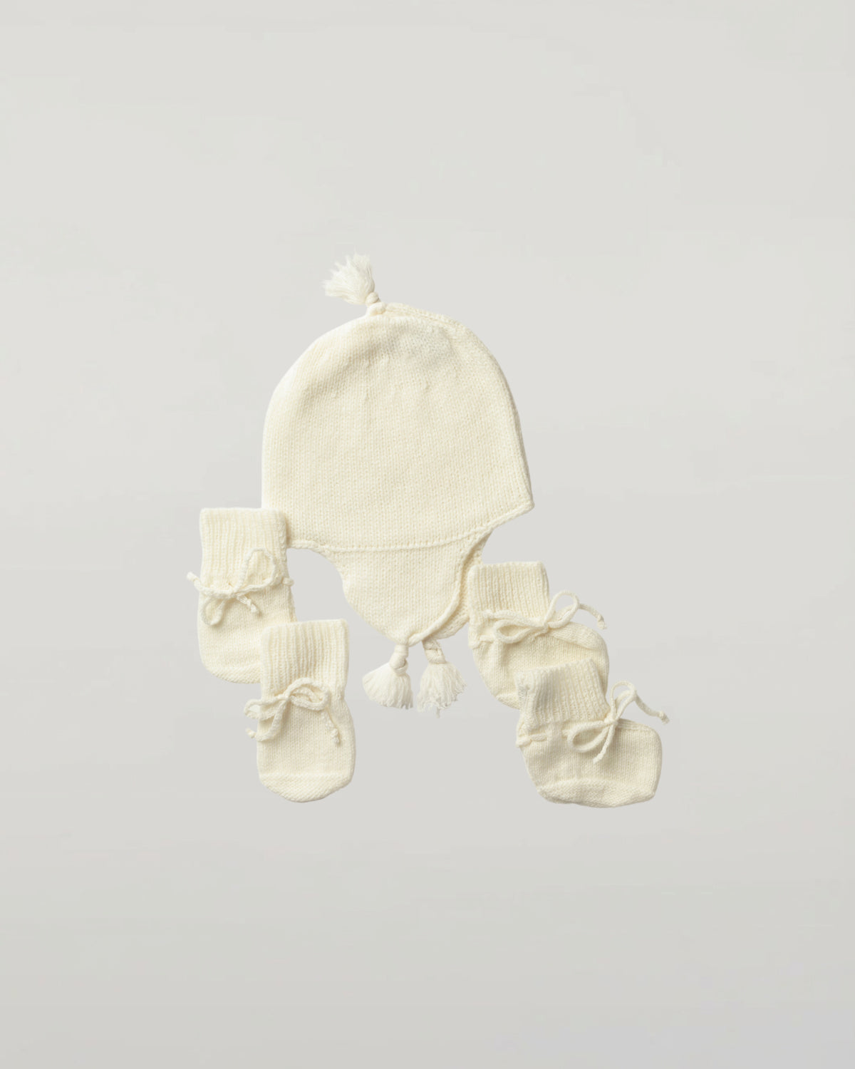 Johnstons of Elgin’s Baby's 1st Cashmere Accessories Gift Set with White AW21GIFTSET20A