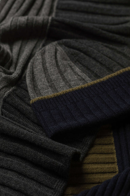 Johnstons of Elgin AW24 Knitted Accessory Dark Navy & Charcoal & Mid Grey & Olive Colour Block Cashmere Gift Set AW24GIFTSET7A