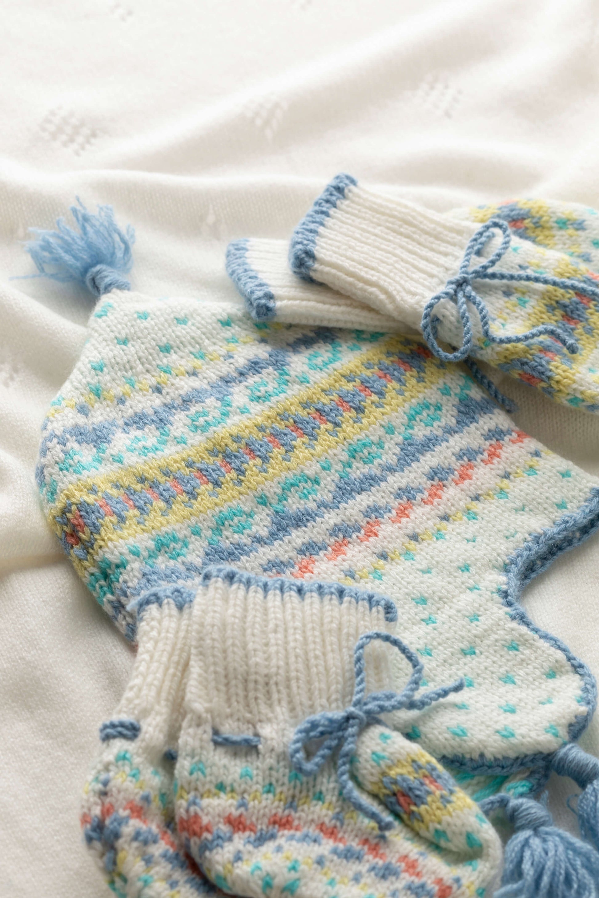 Johnstons of Elgin Baby Handknits Skyline Hand Knitted Cashmere Fairisle Baby Hat 79012SD0309