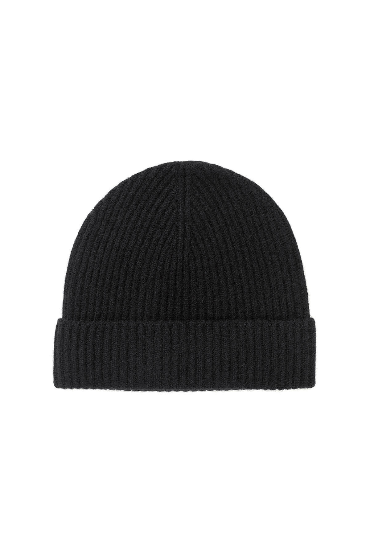 Johnstons of Elgin’s Ribbed Cashmere Beanie Giftset in Black on a white background AW23GIFTSET6A