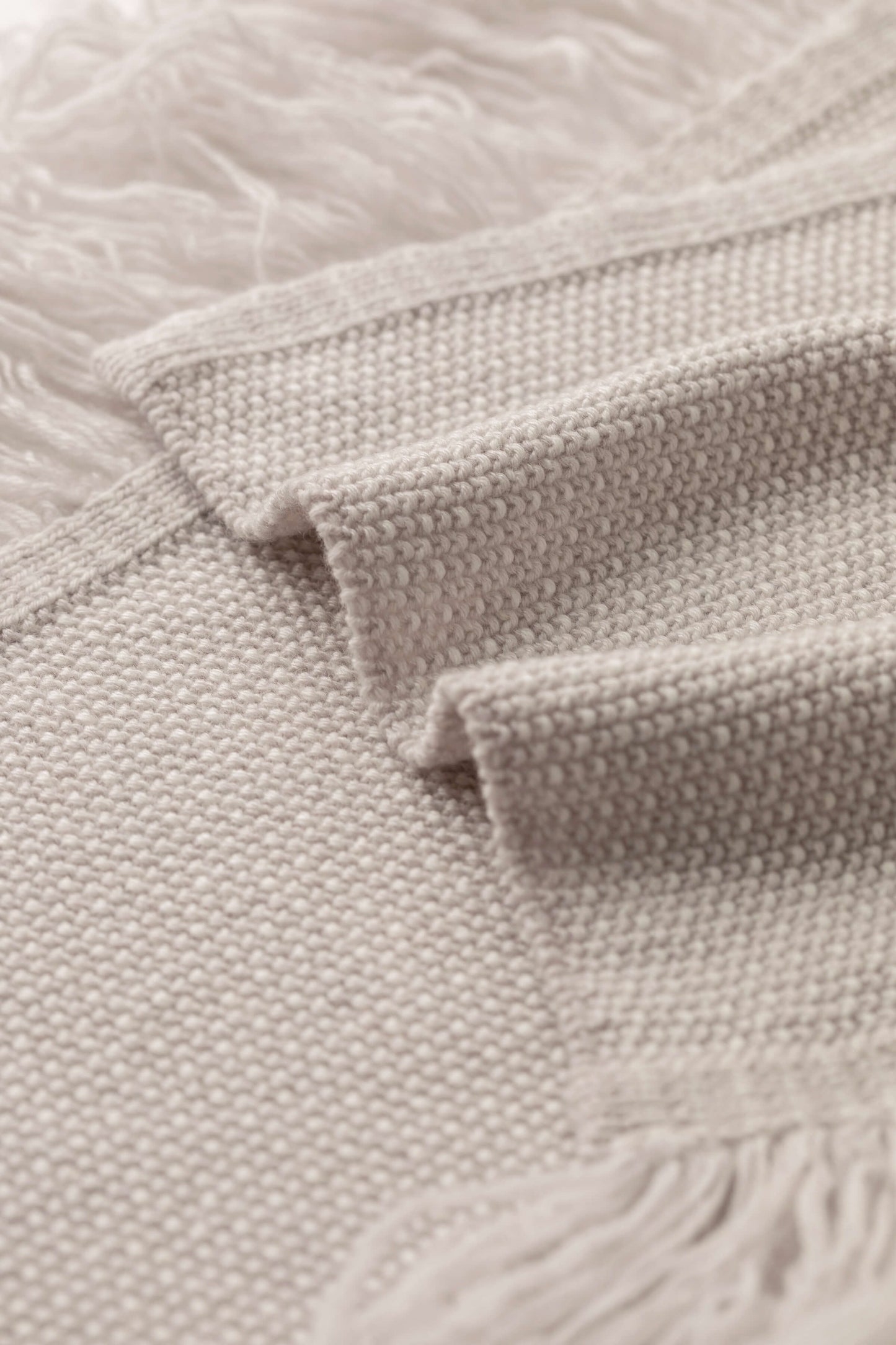 Johnstons of Elgin white and grey fringed cashmere scarf details HAA03529Q25345ONE