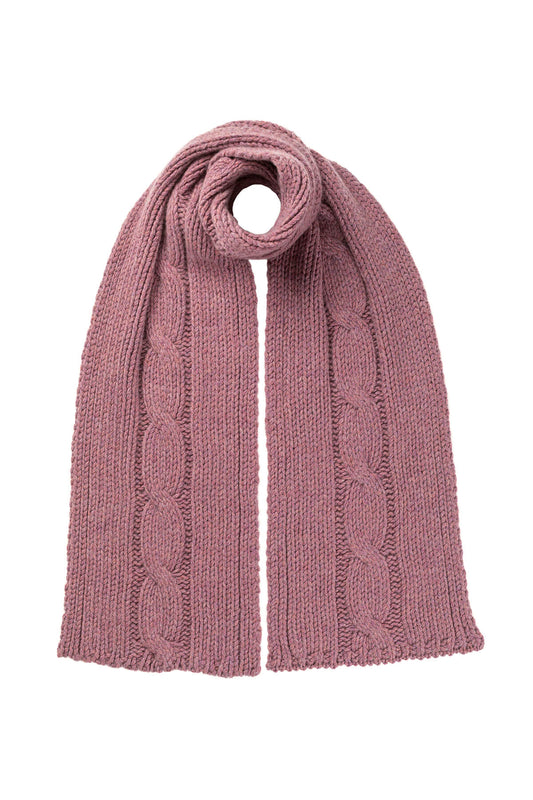 Johnstons of Elgin’s Heather pink chunky cable cashmere scarf on a white background