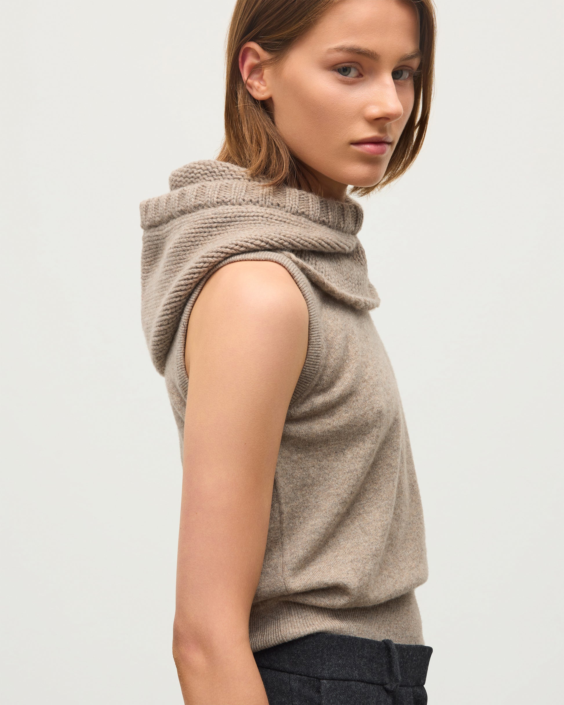 JOHNSTONS OF ELGIN CASHMERE LUXE PHOEBE SNOOD HOOD LIGHT BROWN 100% CASHMERE HAB03405HB4447ONE