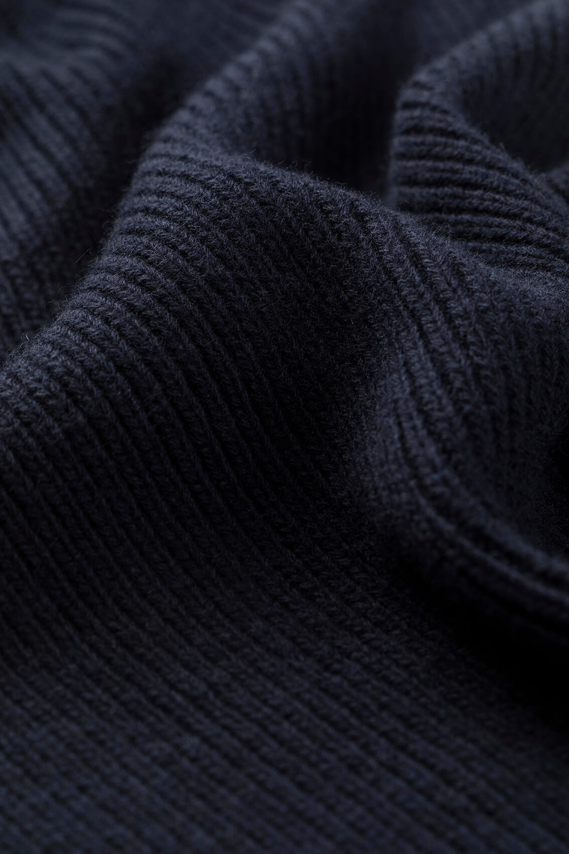 Johnstons of Elgin AW25 Knitted Accessories Dark Navy Ribbed Navy Cashmere Scarf HAC03537SD7666ONE