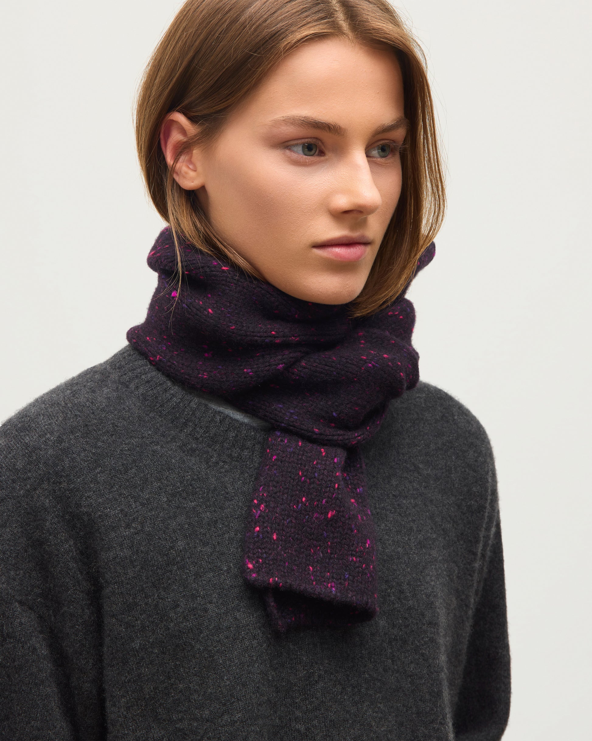 JOHNSTONS OF ELGIN CASHMERE DONEGAL TIREE SCARF WITH ROLLED EDGE PURPLE 100% CASHMERE HAC03622HD7360ONE