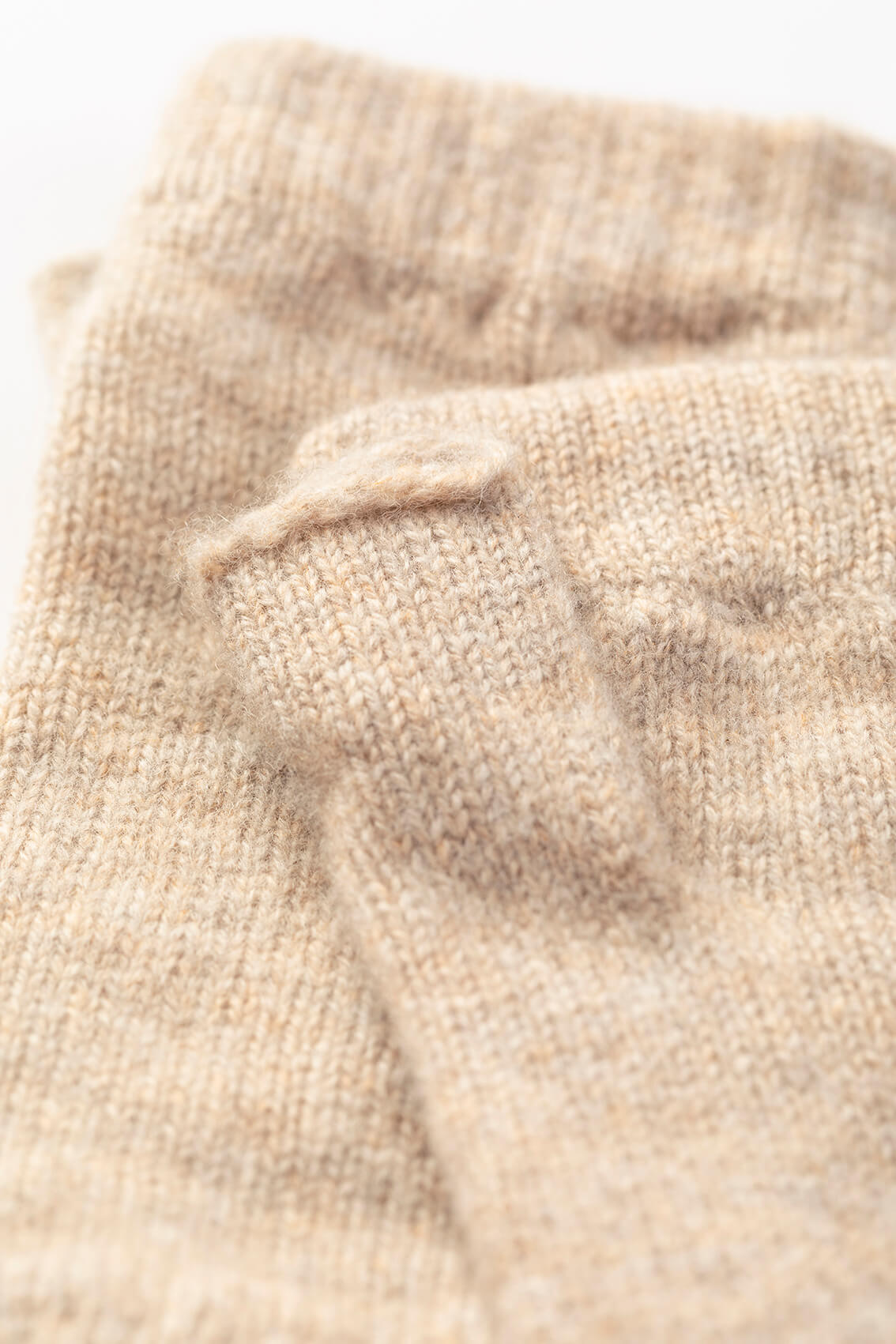 Johnstons of Elgin AW25 Knitted Accessories Oatmeal Natural Cashmere Wrist Warmers HAD03215HB0254ONE