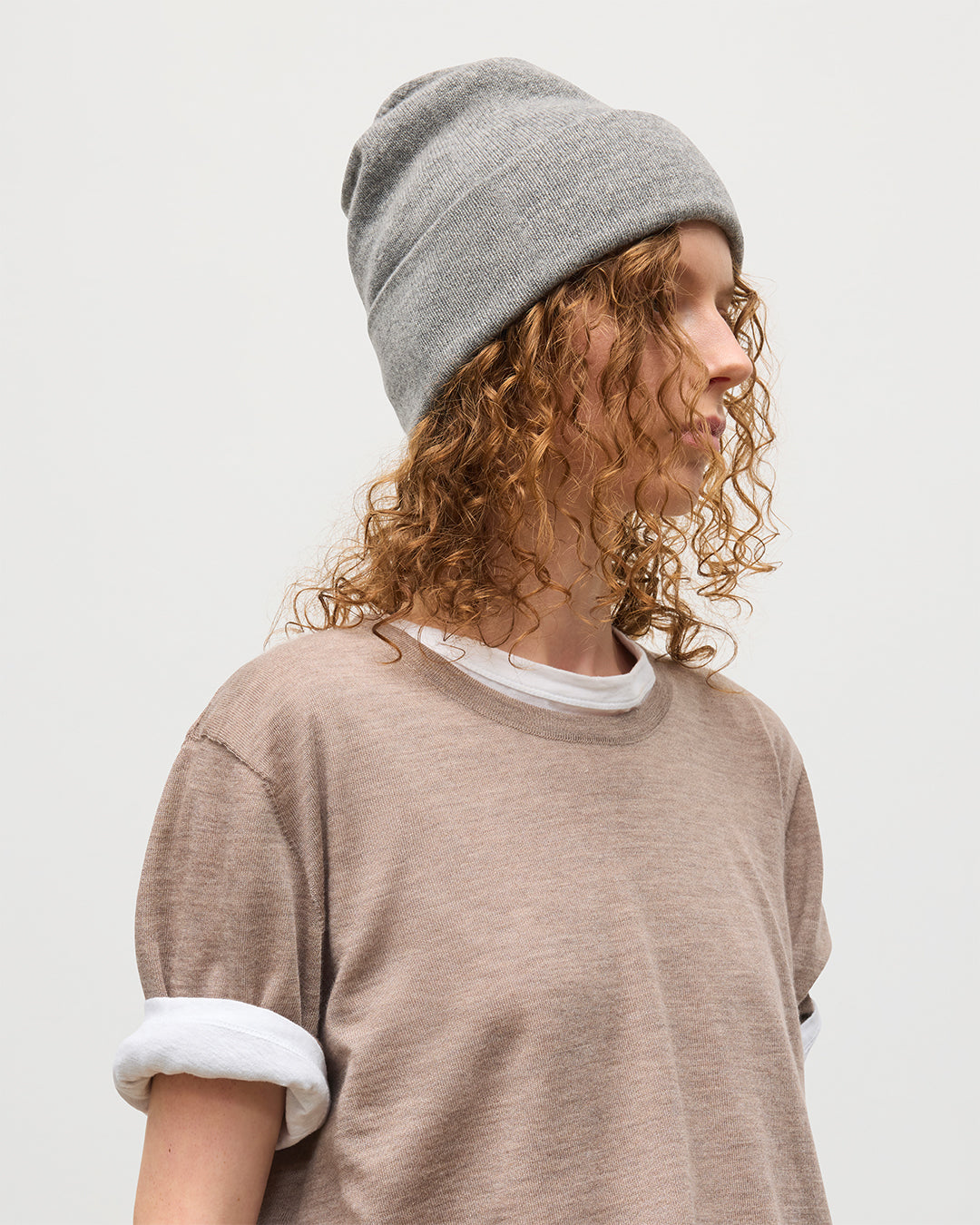 BRAEMAR BEANIE GREY 100% CASHMERE ON A MODEL HAE02655HA0400ONE
