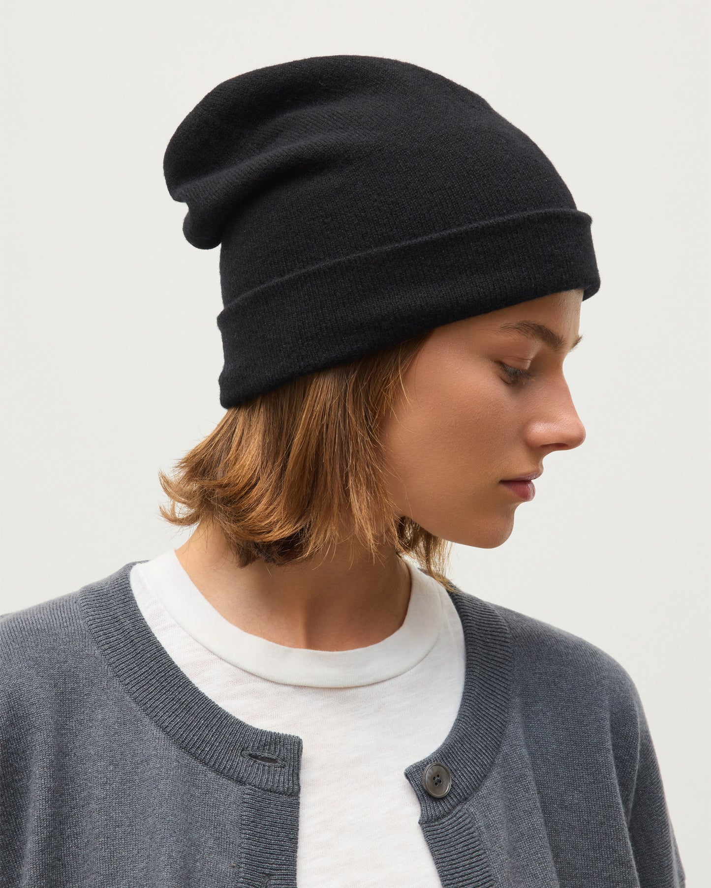 JOHNSTONS OF ELGIN BRAEMAR BLACK BEANIE IN 100% CASHMERE HAE02655SA7099ONE
