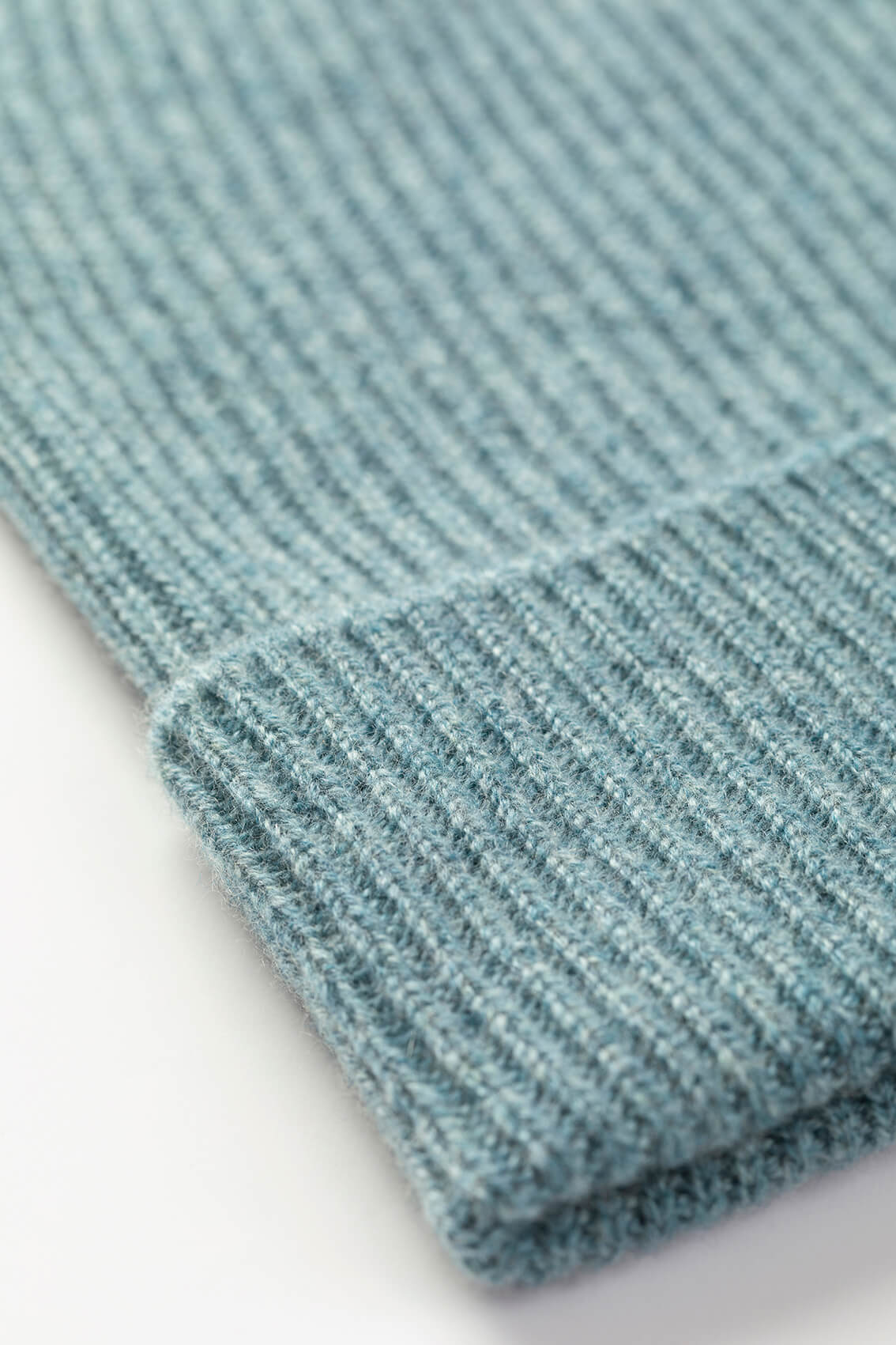 Johnstons of Elgin AW25 Knitted Accessories Seascape Slouchy Cashmere Beanie HAE03325HC0038ONE