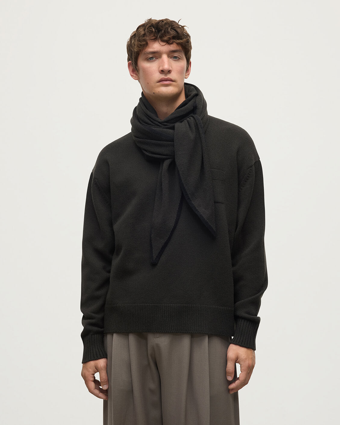 Model wears Johnstons of Elgin AW25 Knitted Accessories Iron & Black Gauzy Cashmere Black Diamond Scarf HAE03401Q25326ONE