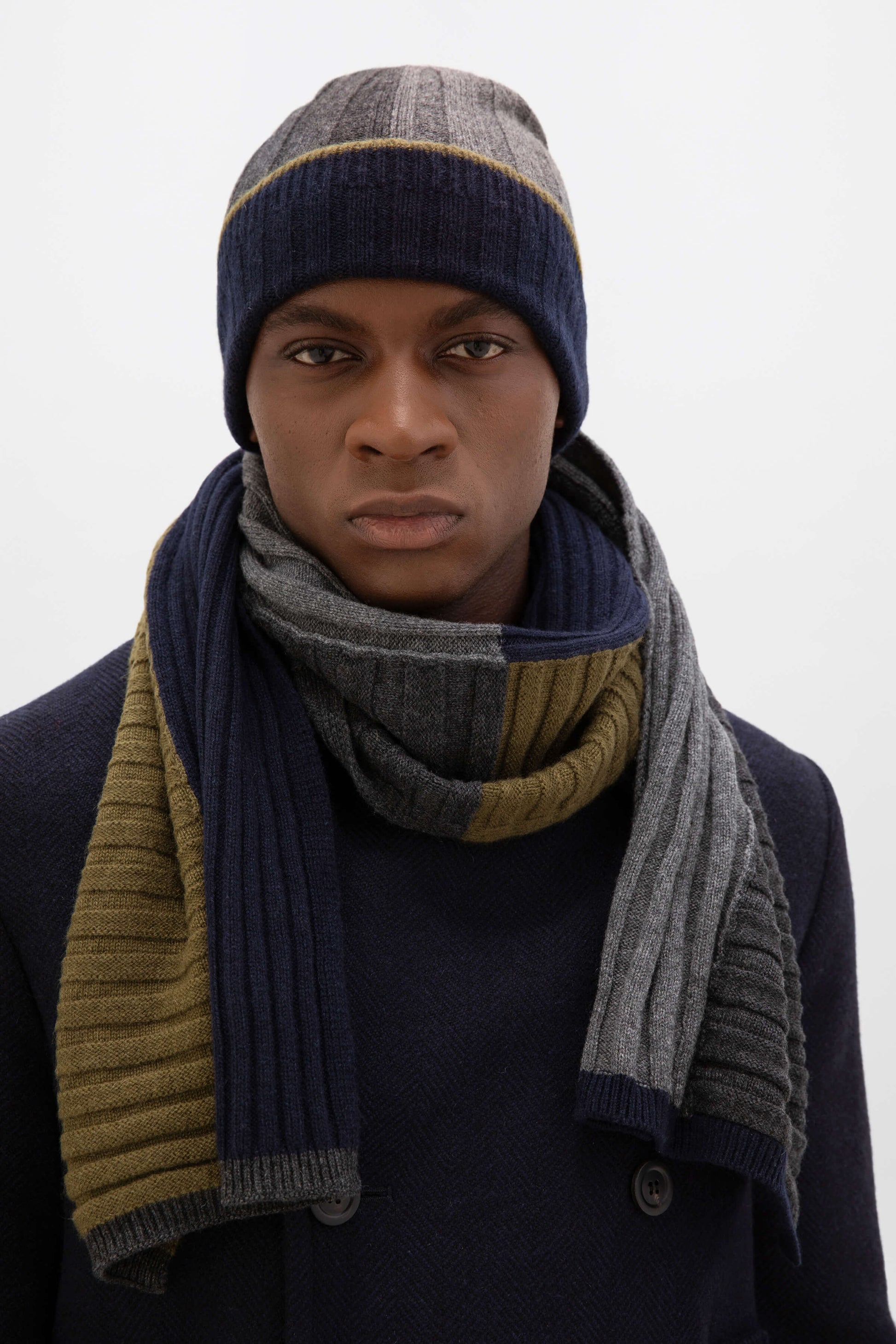 Grey Colour Block Cashmere Beanie – Johnstons of Elgin