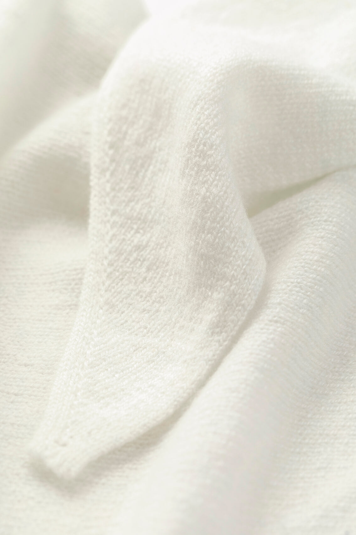 Johnstons of Elgin AW25 Knitted Accessories  Gauzy Cashmere White Triangle Neck Tie HAE03430HA0371ONE