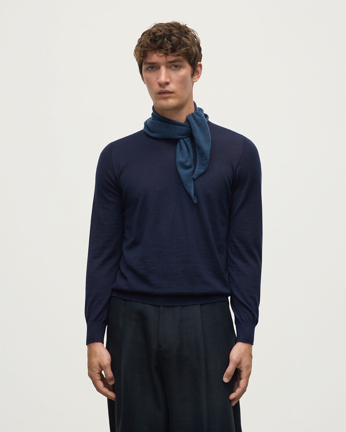 Model wears Johnstons of Elgin Heather Navy Cashmere Neck Tie HAE03430HD7321ONE