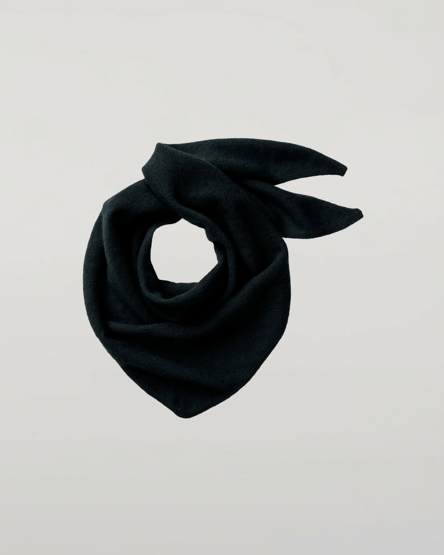 JOHNSTONS OF ELGIN REEL BANDANA BLACK 100% CASHMERE HAE03430SA7210ONE