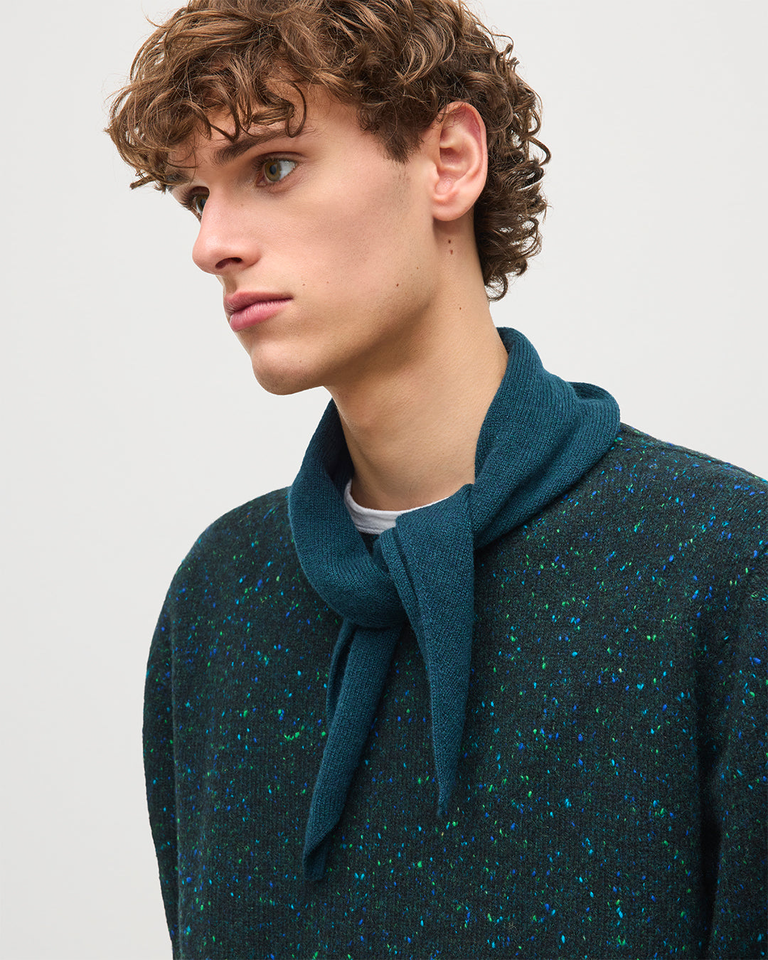 JOHNSTONS OF ELGIN REEL BANDANA BOTTLE GREEN 100% CASHMERE IWTH MATCHING CREW NECK SWEATER HAE03430SC7341ONE