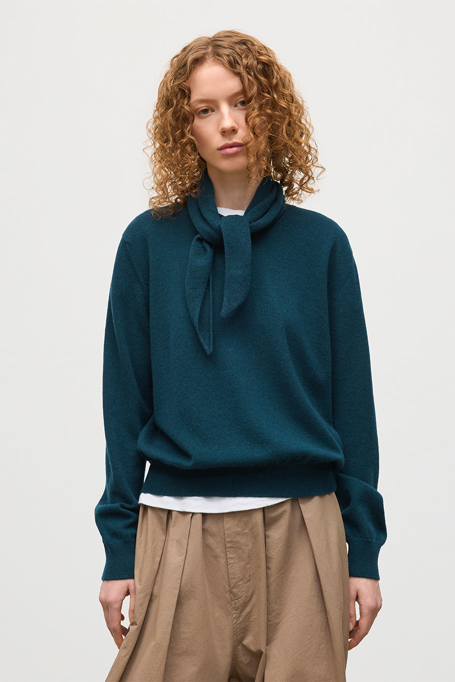 JOHNSTONS OF ELGIN REEL BANDANA BOTTLE GREEN 100% CASHMERE IWTH MATCHING CREW NECK SWEATER HAE03430SC7341ONE