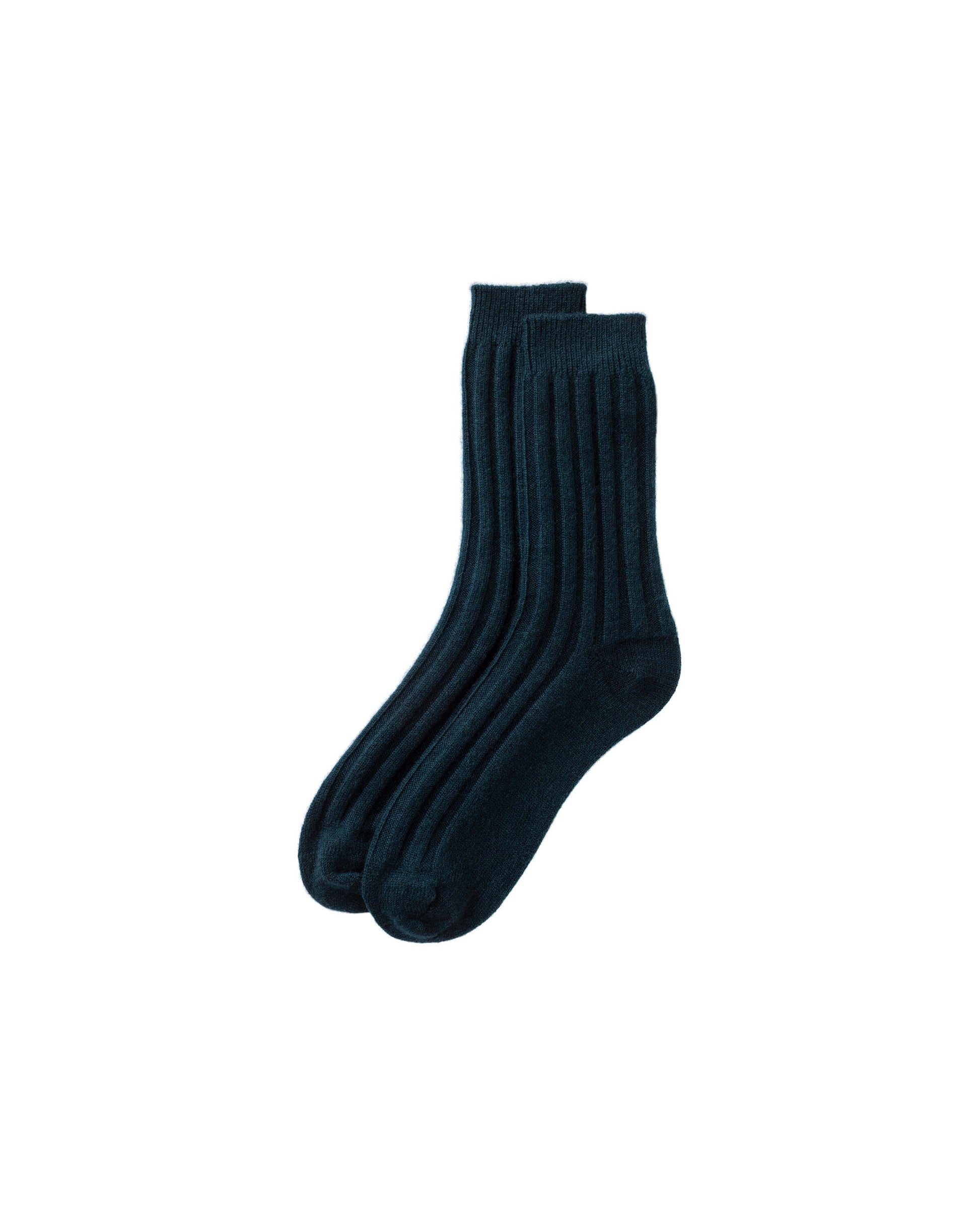 Johnstons of Elgin pair of dark green cashmere socks on a white background 2025GIFTSET4B