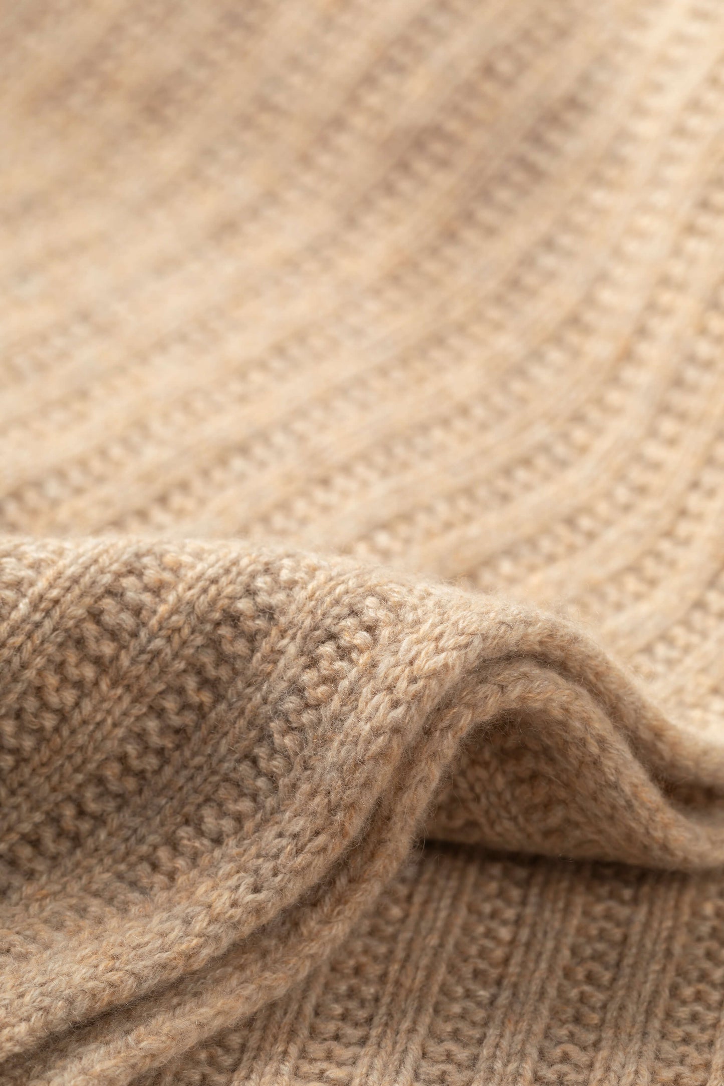 Johnstons of Elgin 2024 Blanket Collection Oatmeal Texture Knitted Cashmere Throw HAI03061HB0210ONE