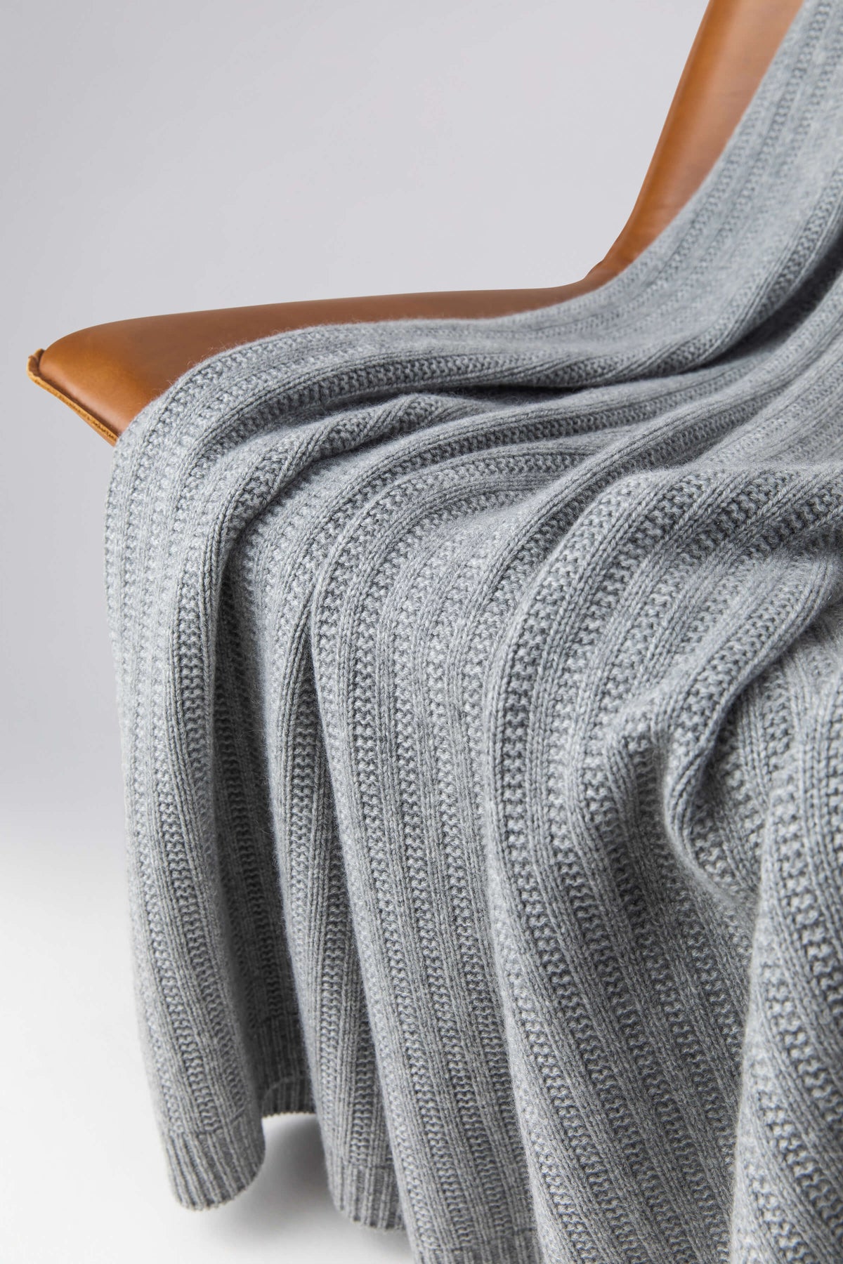 Throw Texture Light Grey Texture Knitted Cashmere Throw – Johnstons of Elgin