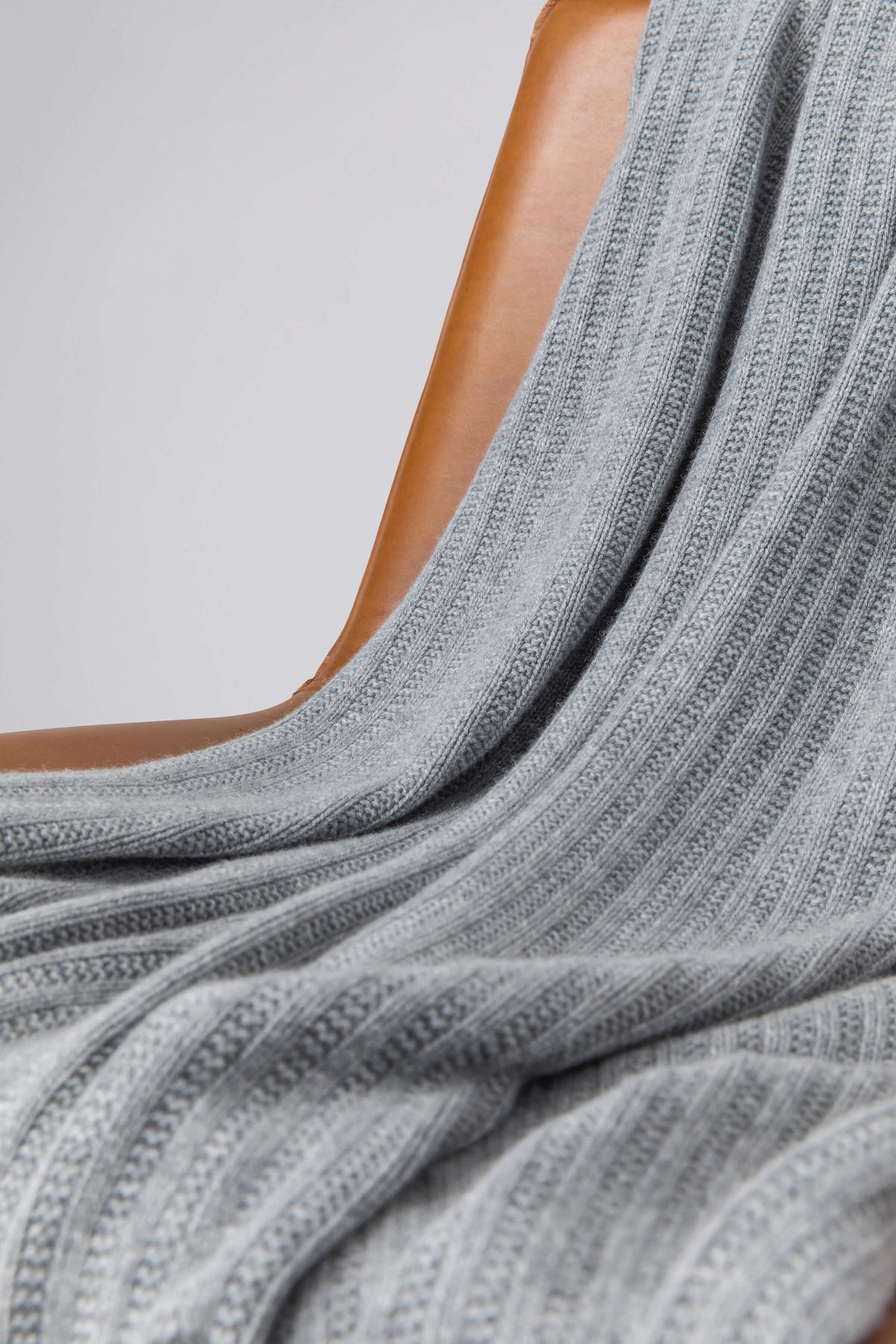 Throw Texture Light Grey Texture Knitted Cashmere Throw – Johnstons of Elgin
