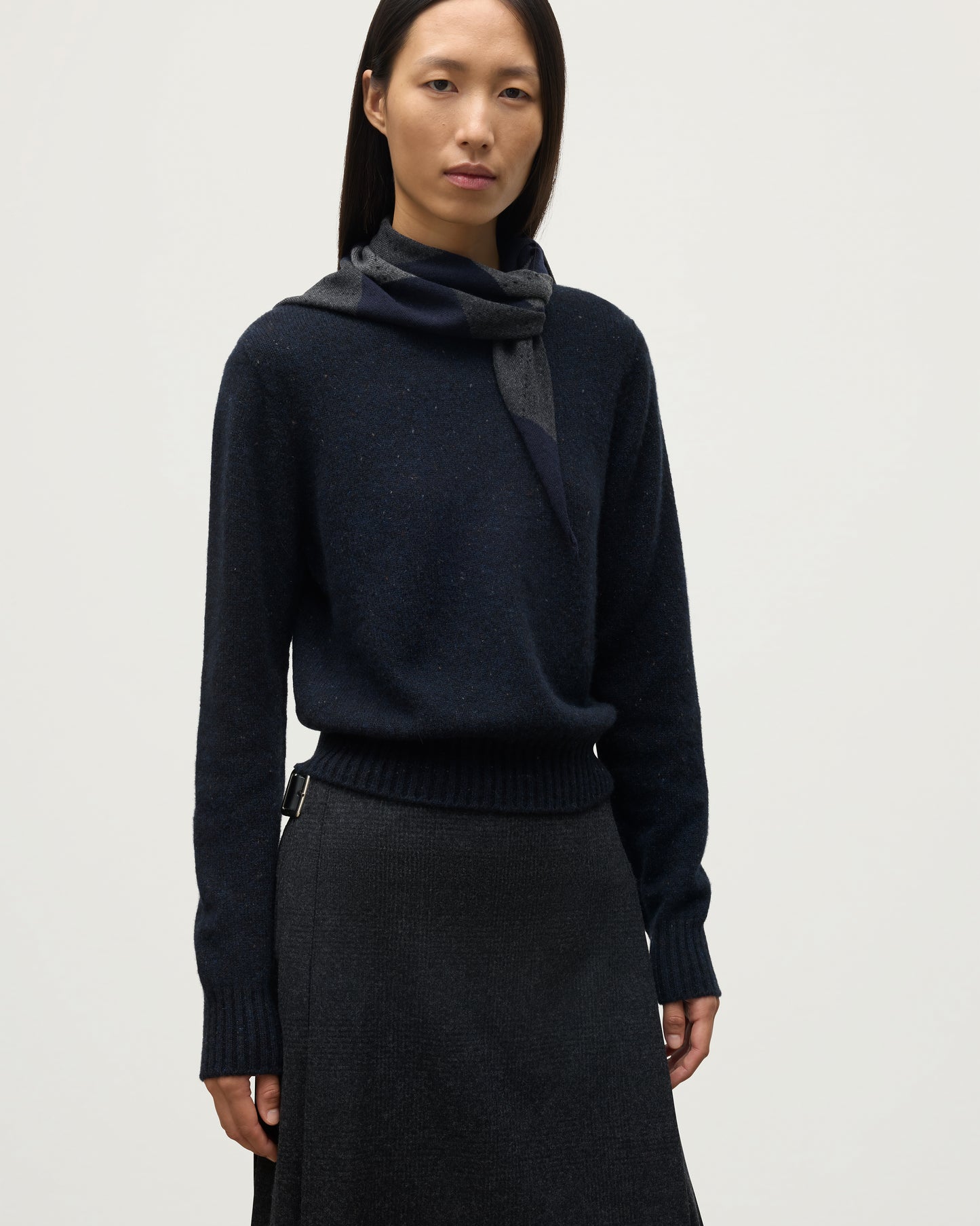 JOHNSTONS OF ELGIN CLAN BANDANA NAVY 100% CASHMERE ON A FEMALE MODEL OVER A NAVY MARL CASHMERE SWEATER HAP03612JU1613ONE