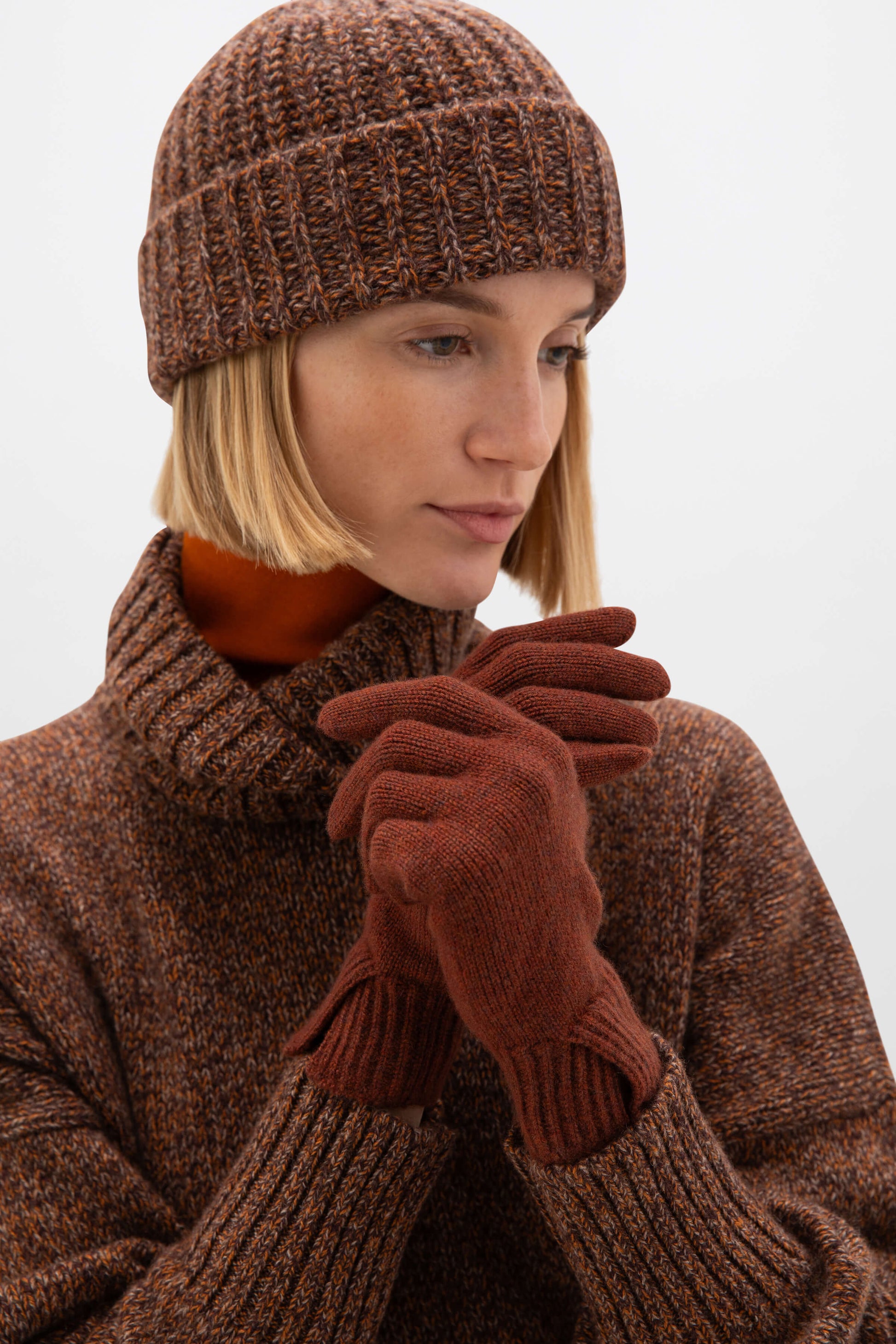 Johnstons of Elgin AW24 Knitted Accessory Dark Russet Chunky Rib Marl Cashmere Beanie HAT02850004968ONE