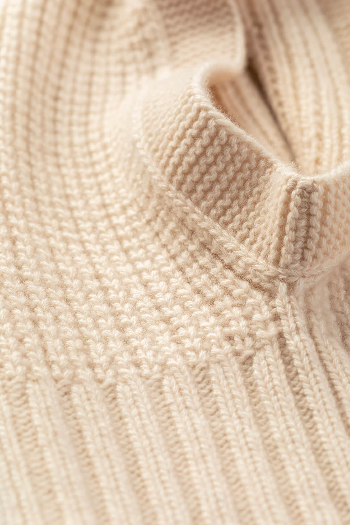 Johnstons of Elgin AW25 Knitted Accessories Champagne Waffle Stitch Cream Cashmere Hood HAY03522SA0502ONE