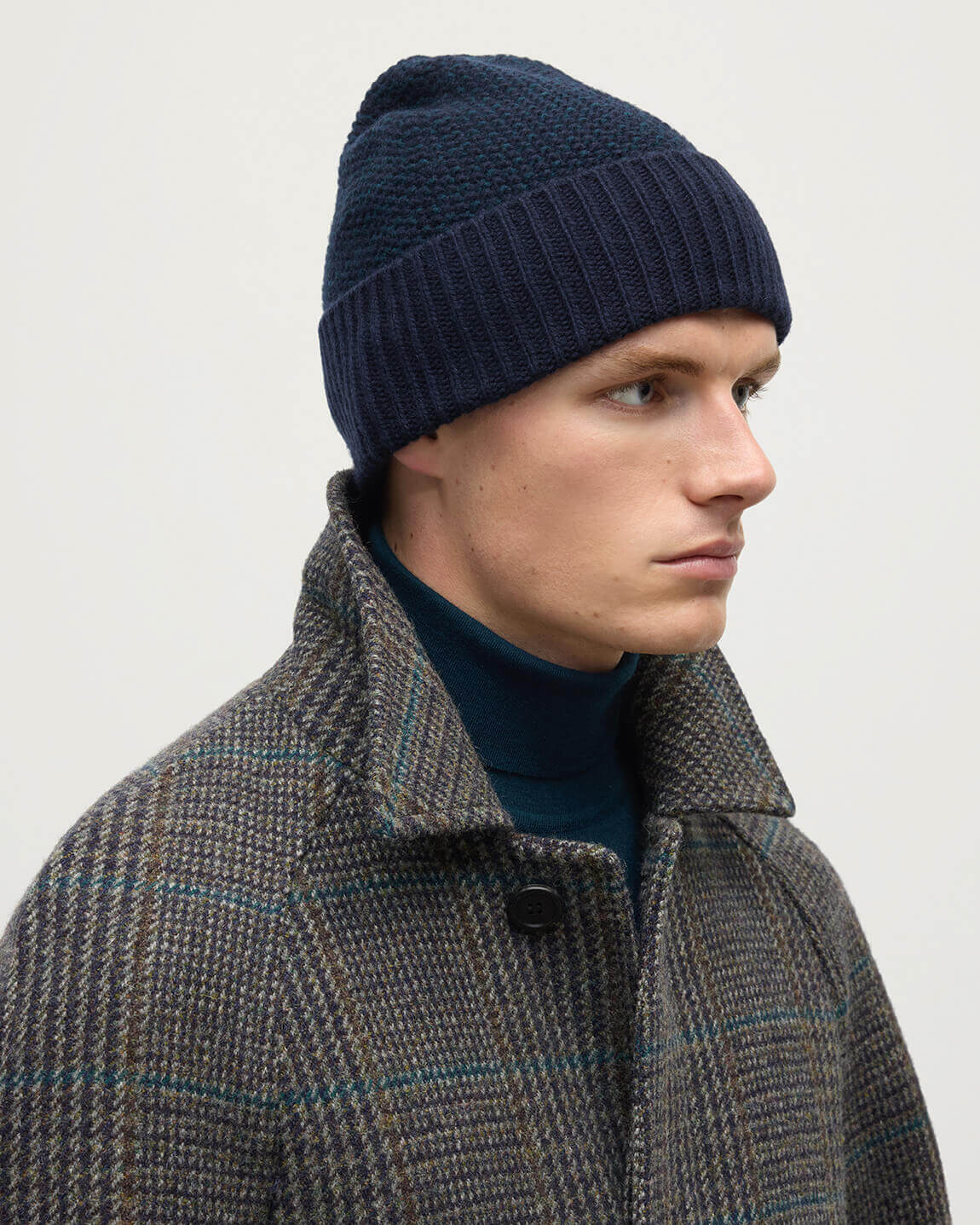 Johnstons of Elgin AW25 Knitted Accessories Dark Navy & Bottle Green Seed Stitch Cashmere Navy Beanie HAY03527Q25305ONE
