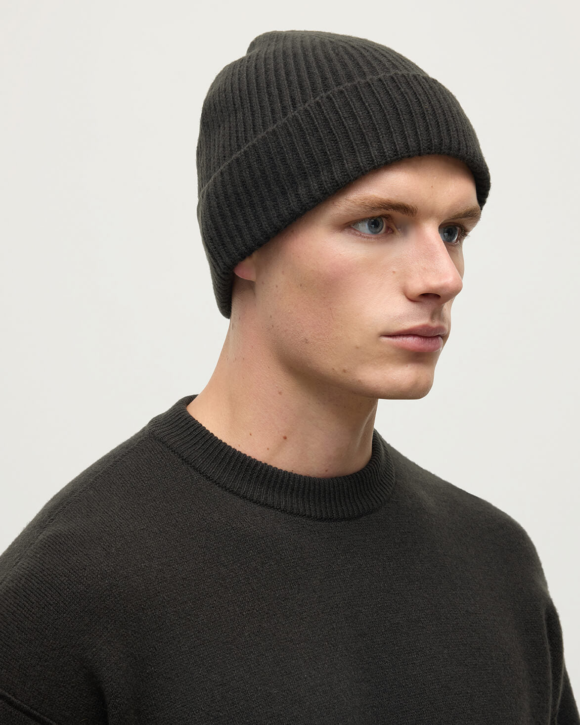 Iron Ribbed Cashmere Beanie | Cashmere Beanies | Johnstons of Elgin