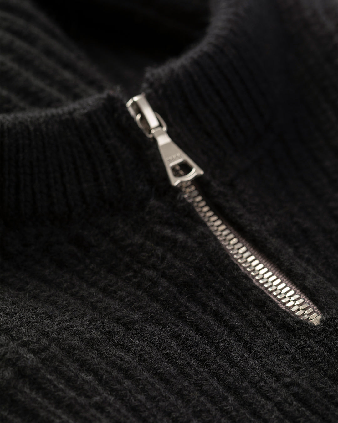 JOHNSTONS OF ELGIN NEVIS HOOD BLACK 100% CASHMERE HAY03615Q26168ONE