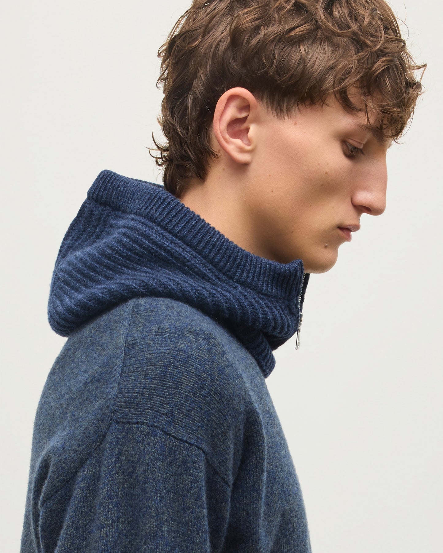 JOHNSTONS OF ELGIN CASHMERE RIBBED NEVIS HOOD WITH ZIP FASTENING NAVY 100% CASHMERE HAY03615Q26296ONE