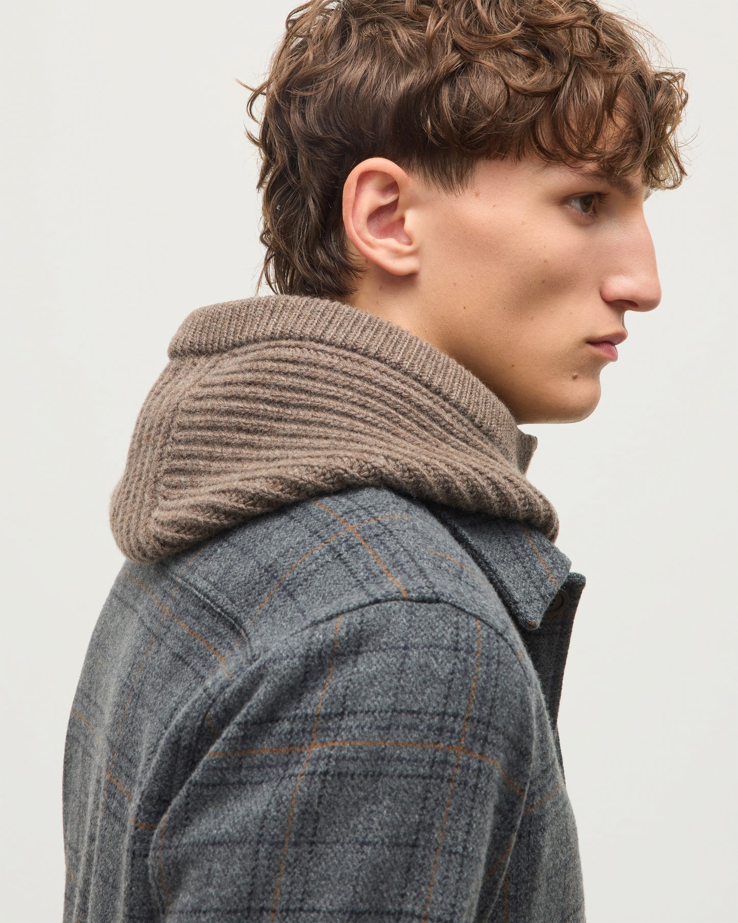 JOHNSTONS OF ELGIN CASHMERE RIBBED NEVIS HOOD WITH ZIP FASTENING BROWN 100% CASHMERE WITH MEN'S WEAVERS JACKET I GREY TARTAN HAY03615Q26297ONE
