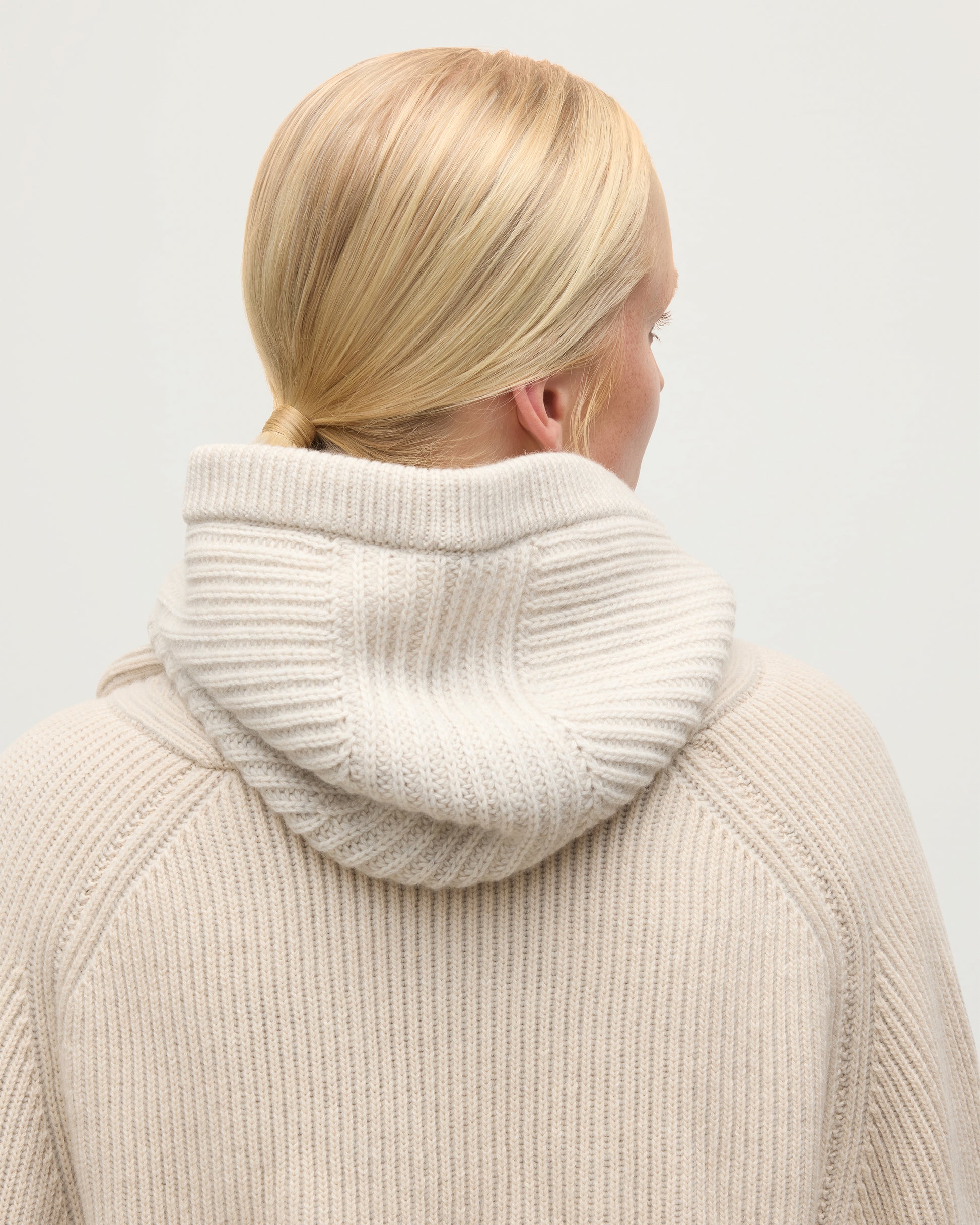 NEVIS HOOD NATURAL 100% CASHMERE ON A MODEL WEARING A NATURAL MARL CASHMERE SWEATER & SHAWL COLLAR CARDIGAN HAY03615Q26169ONE