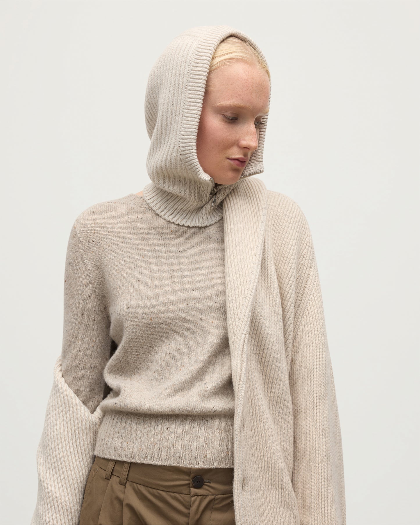 NEVIS HOOD NATURAL 100% CASHMERE ON A MODEL WEARING A NATURAL MARL CASHMERE SWEATER & SHAWL COLLAR CARDIGAN HAY03615Q26169ONE