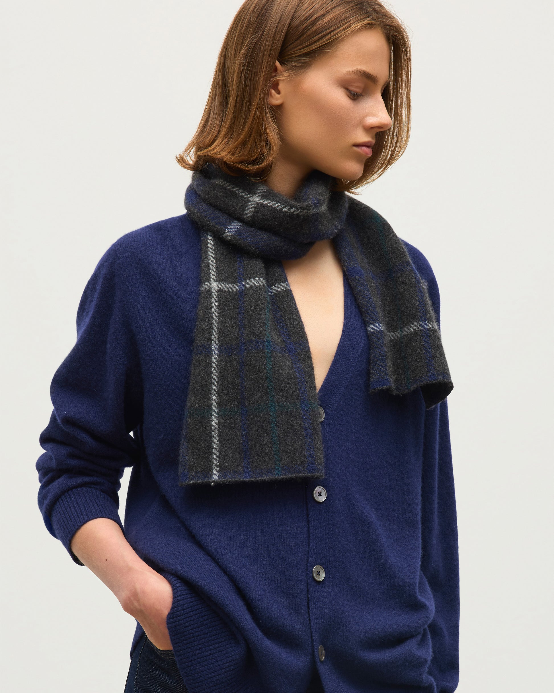 JOHNSTONS OF ELGIN BRUSHED CASHMERE SILK INTARSIA CHECK BAIRD SCARF BLUE 74% CASHMERE, 26% SILK HBP01178JU1626ONE