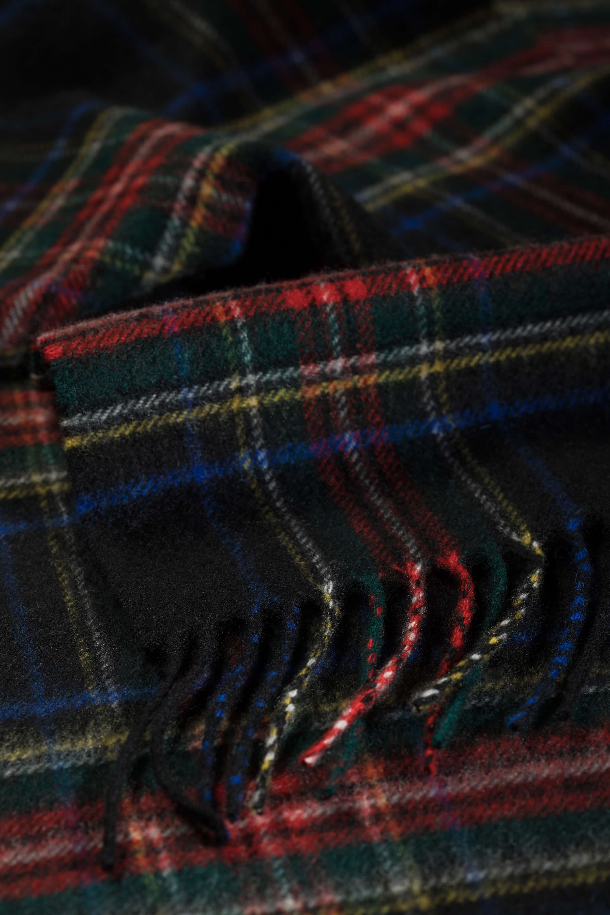 Black Stewart Tartan Cashmere Stole | Cashmere Accessories