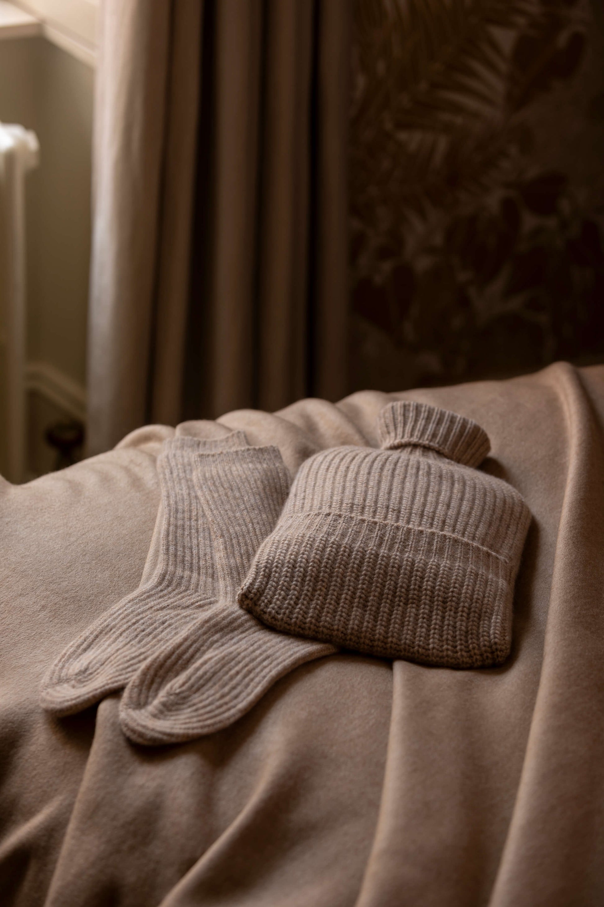 Johnstons of Elgin Cashmere Natural Hot Water Bottle Gift Set AW24GIFTSET4C AW24GIFTSET4C