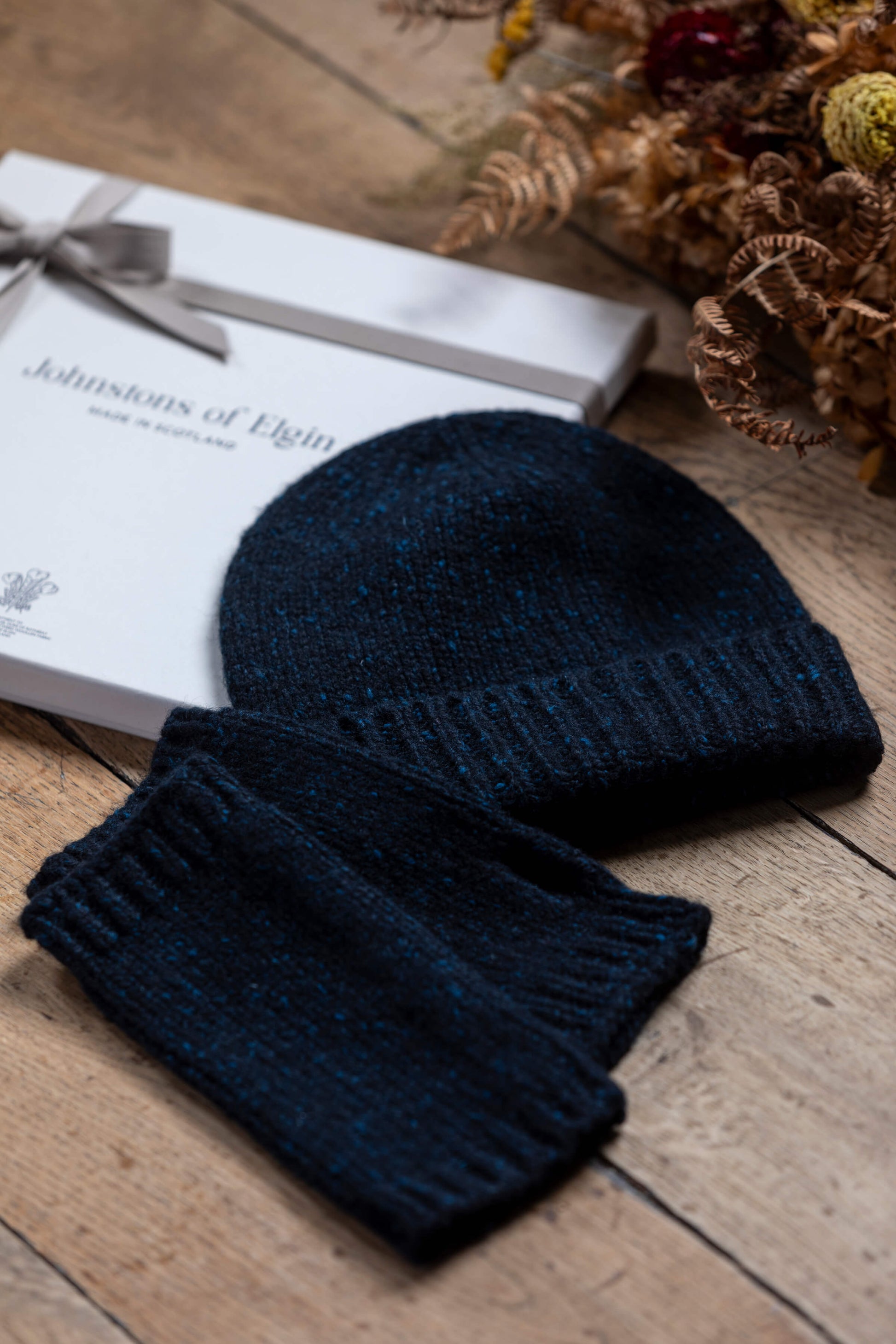 Johnstons of Elgin AW24 Knitted Accessory Dark Navy Donegal Cashmere Gift Set AW24GIFTSET9B