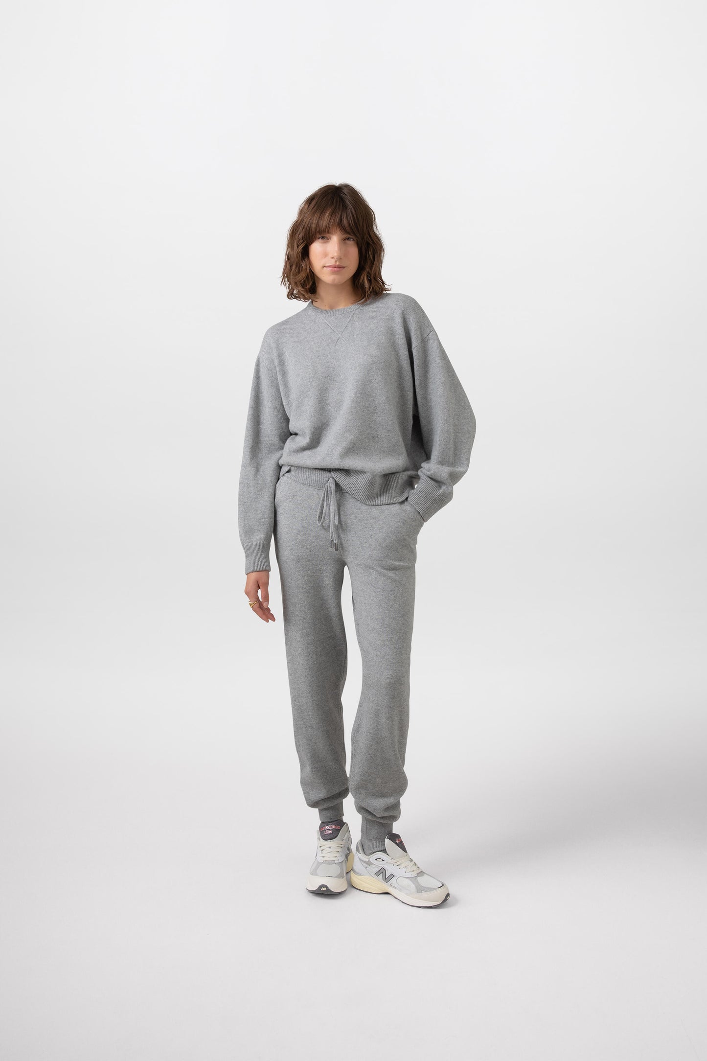 Low Rise Cashmere Joggers with Pockets – Johnstons of Elgin