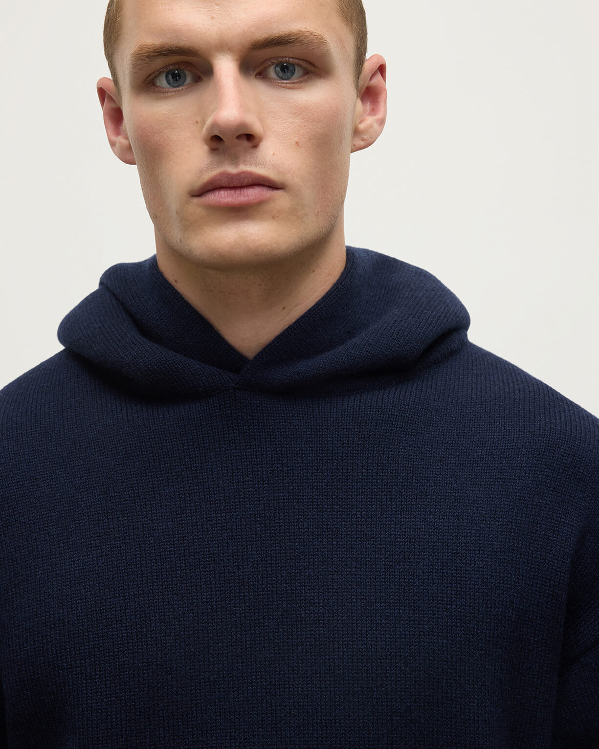 Johnstons of Elgin Men's Navy Cashmere Hoodie KAA05271SD7286